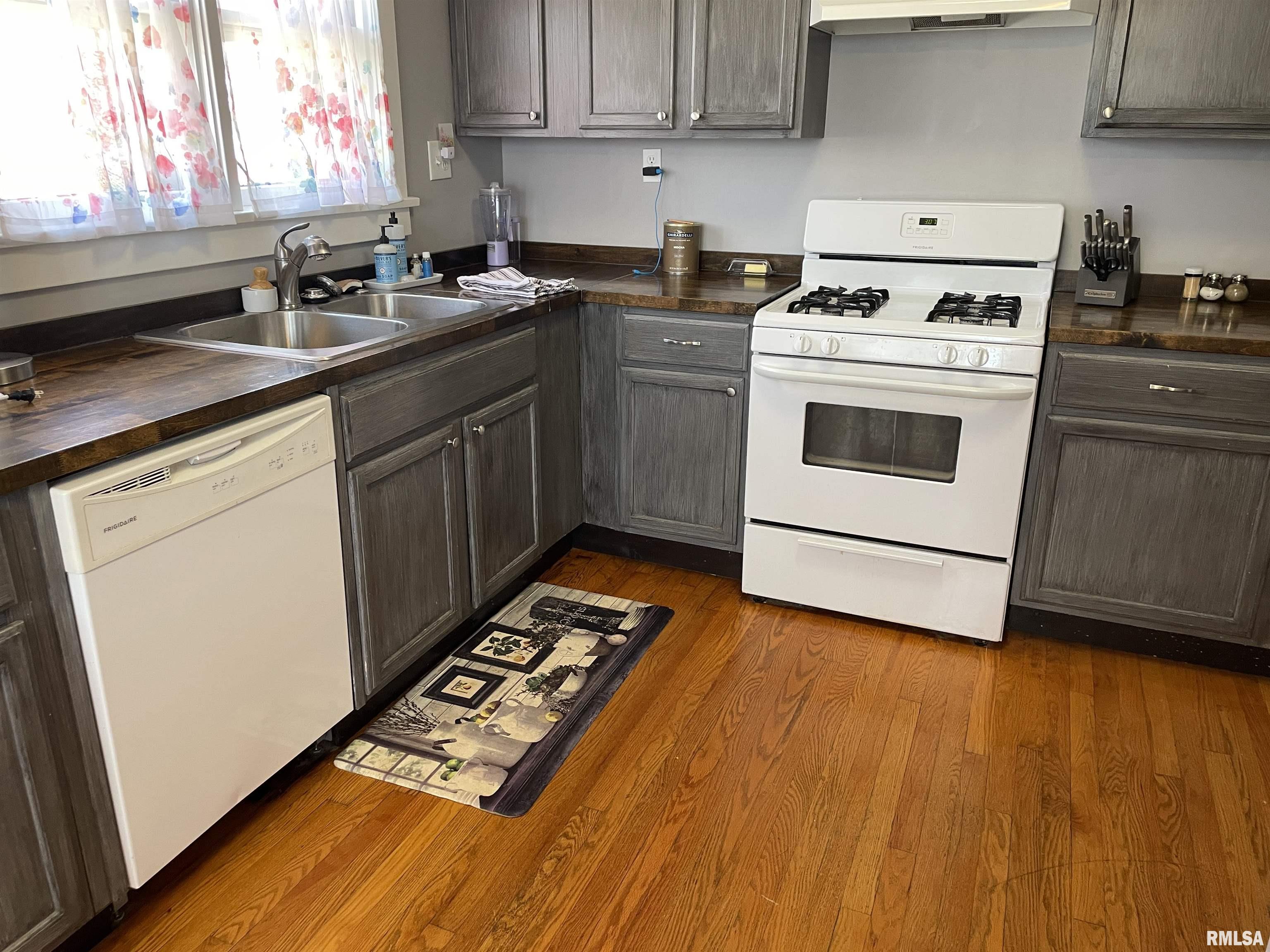 104 S 4th Street, Irvington, Illinois image 10