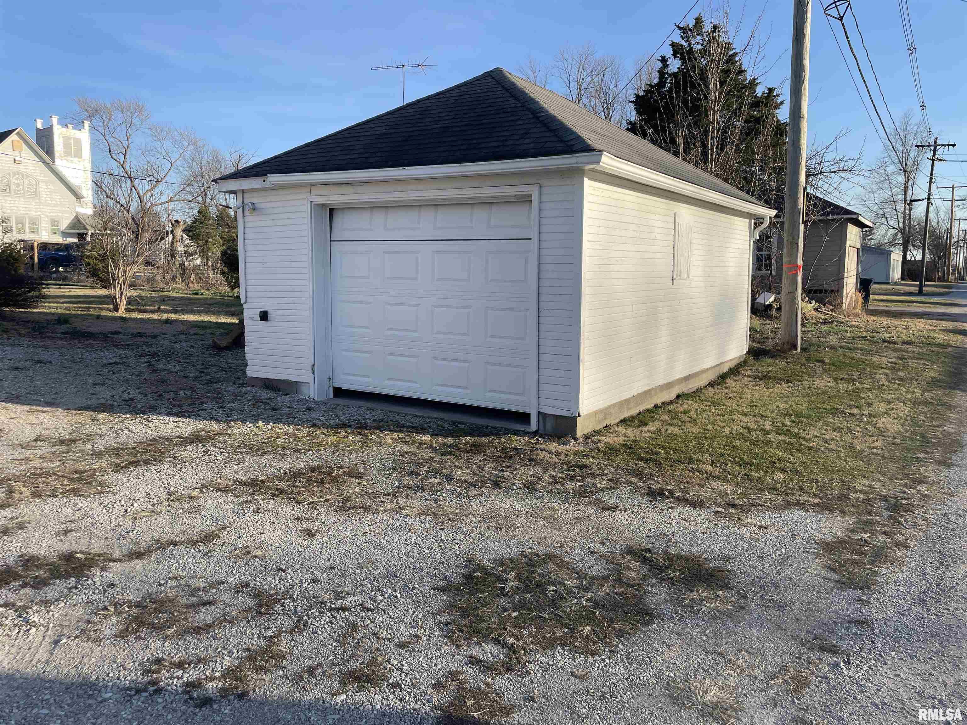 104 S 4th Street, Irvington, Illinois image 4