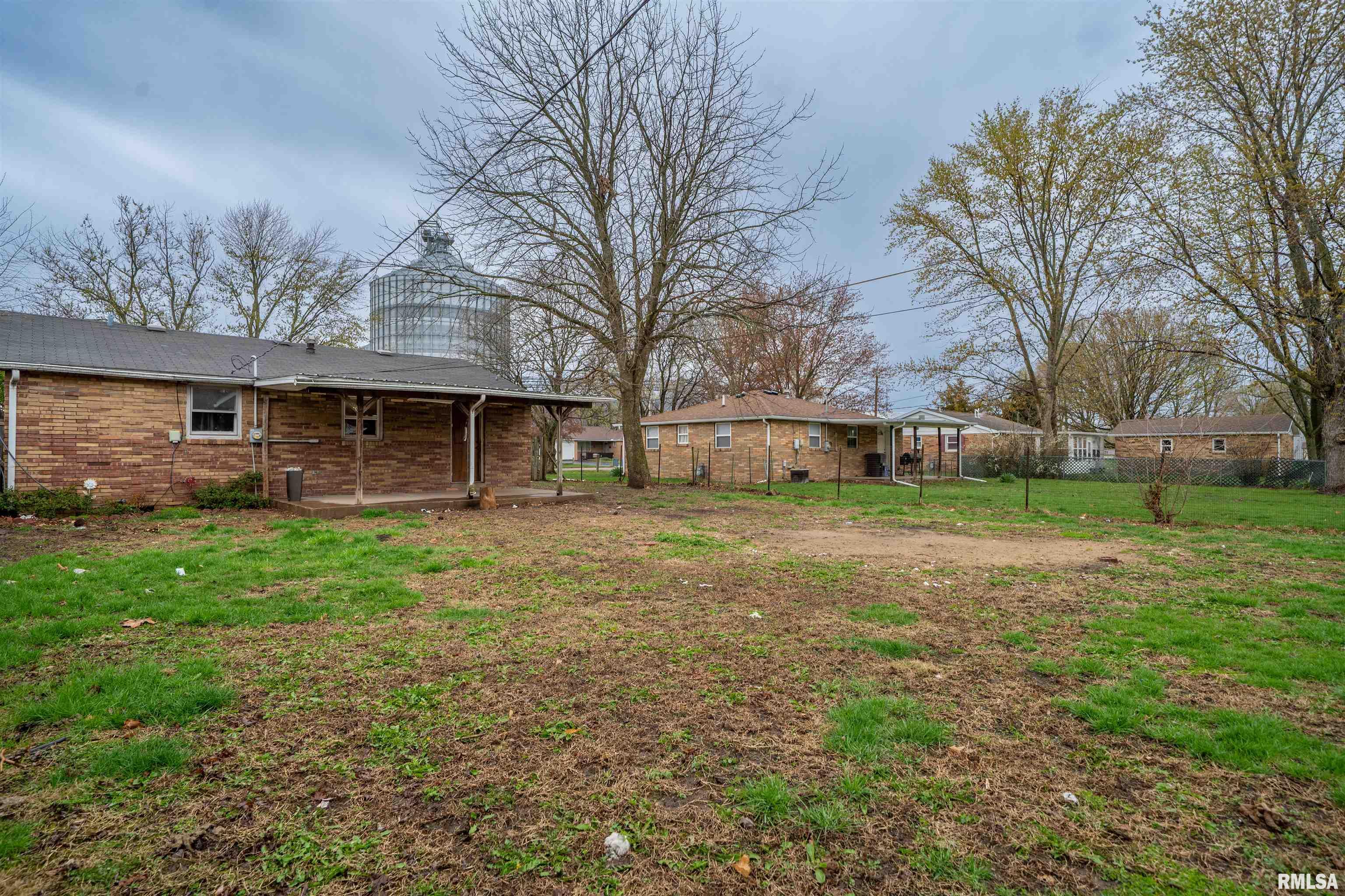 704 Meadow Lane, Manito, Illinois image 27