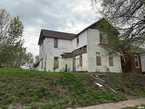 Photo of 530 MONROE Street, Quincy, IL 62301 (MLS # CA1042975)