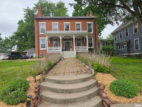 Homes For Sale - 239 W Chestnut Street<br/> Fulton County, Canton, IL 61520