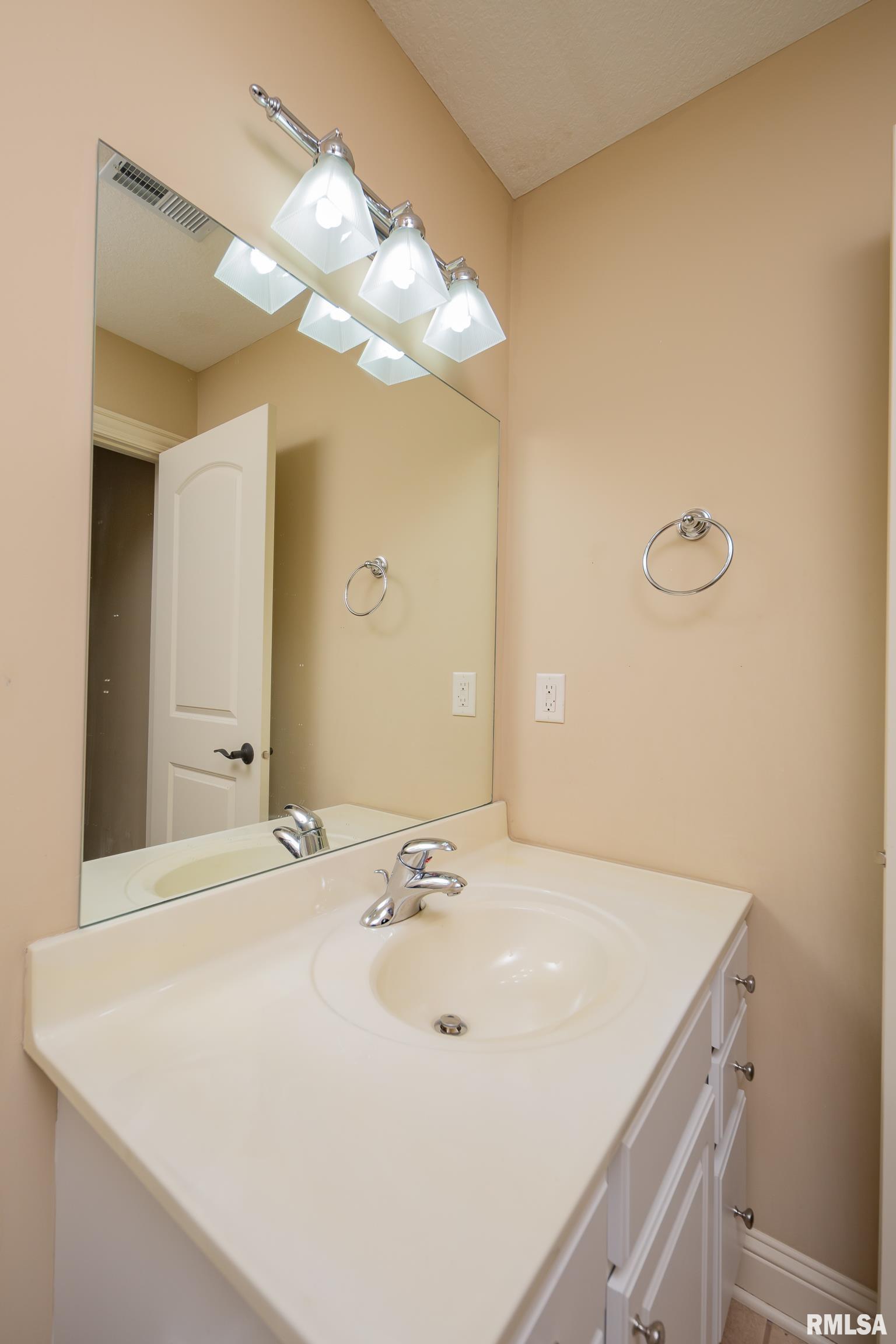 6334 Whispering Pine Drive, Davenport, Iowa image 35