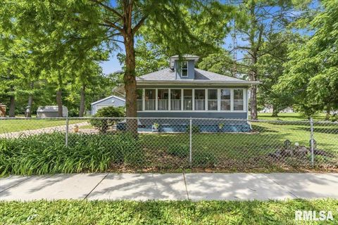 Homes For Sale - 2141 E Watch Avenue<br/> Springfield, IL 62702