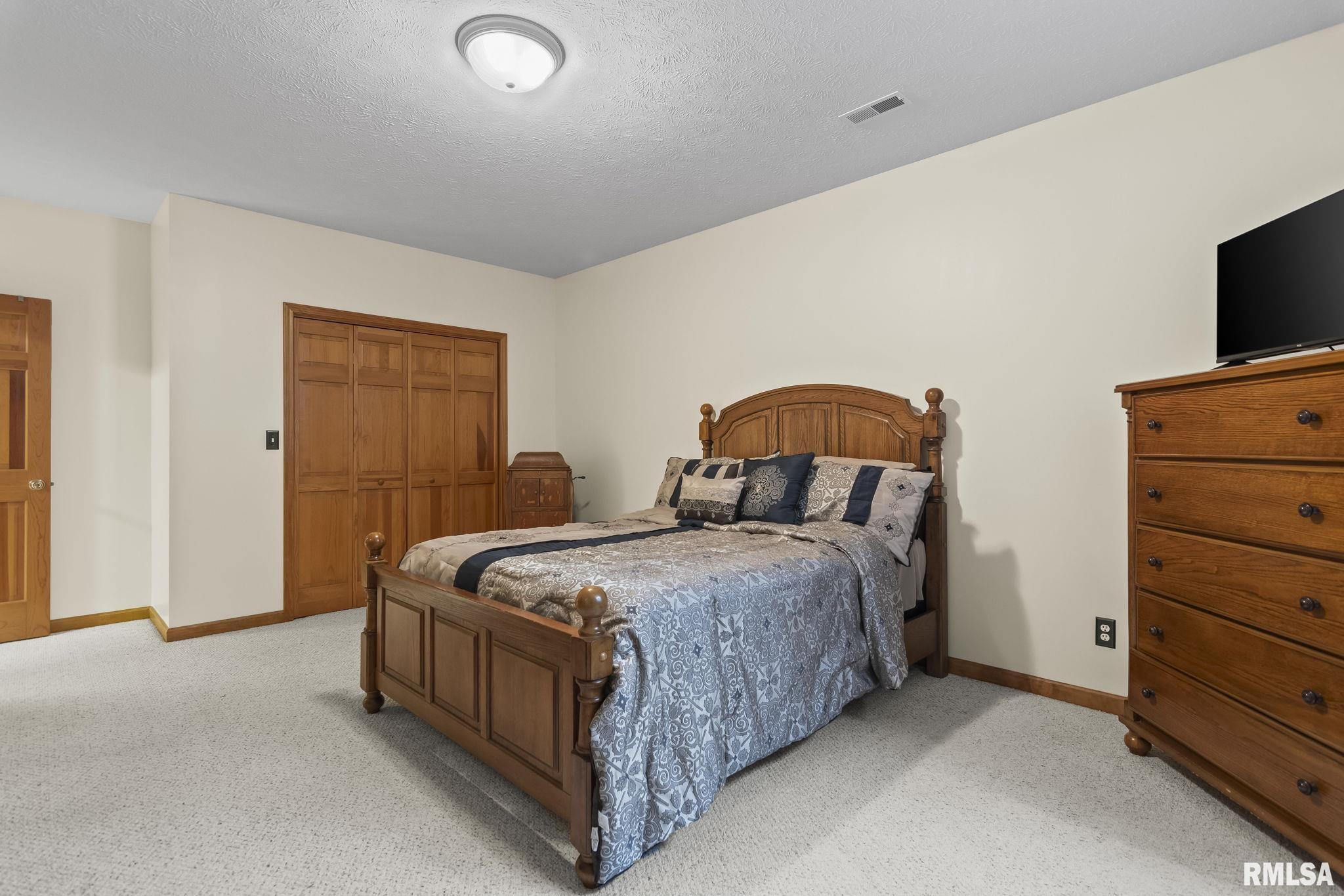 340 Sebring Road, Sherman, Illinois image 40