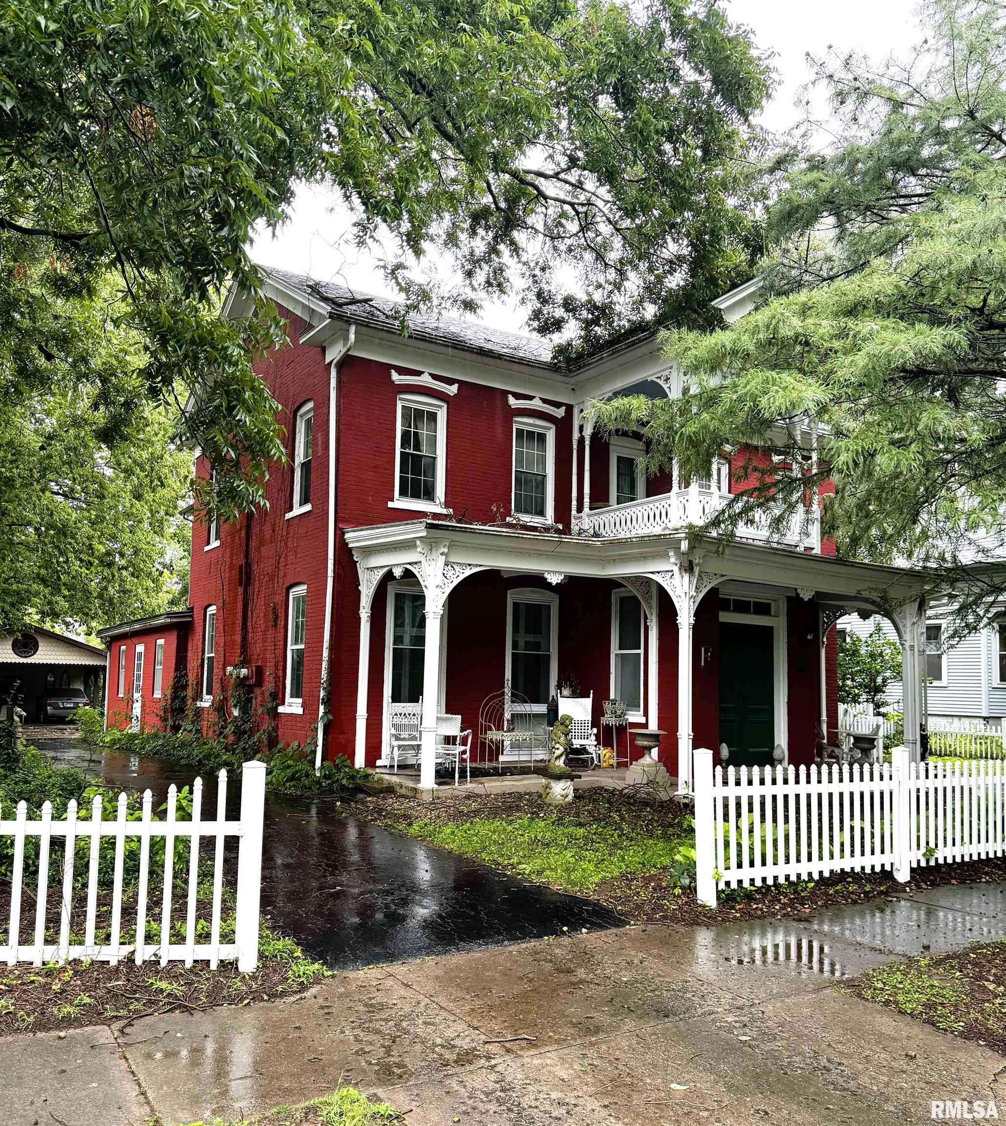 Photo 1 of 29 — 415 N PLUM Street, Havana, IL 62644
