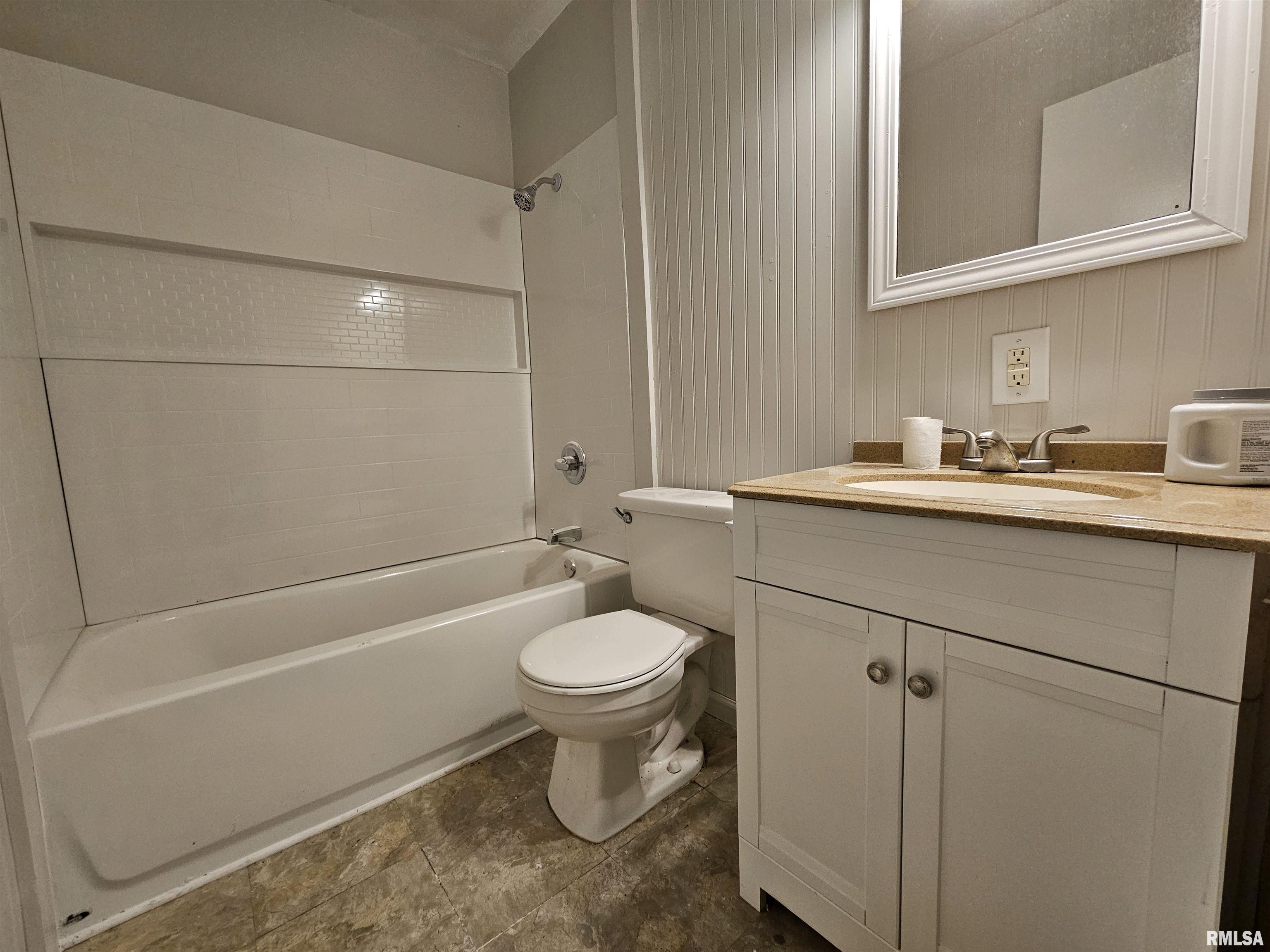 1027 W Laurel Street, Carbondale, Illinois image 15