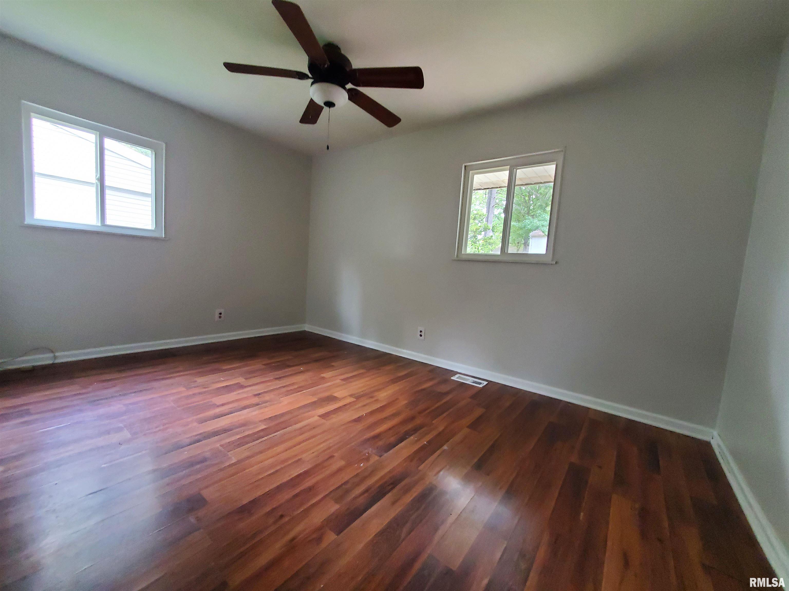 1027 W Laurel Street, Carbondale, Illinois image 11