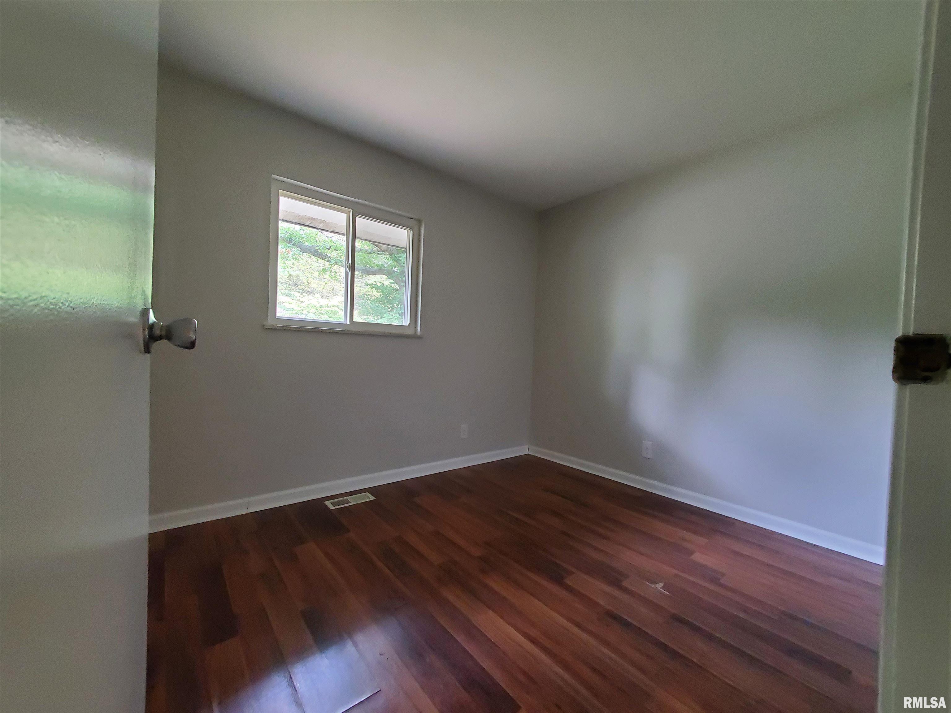 1027 W Laurel Street, Carbondale, Illinois image 8