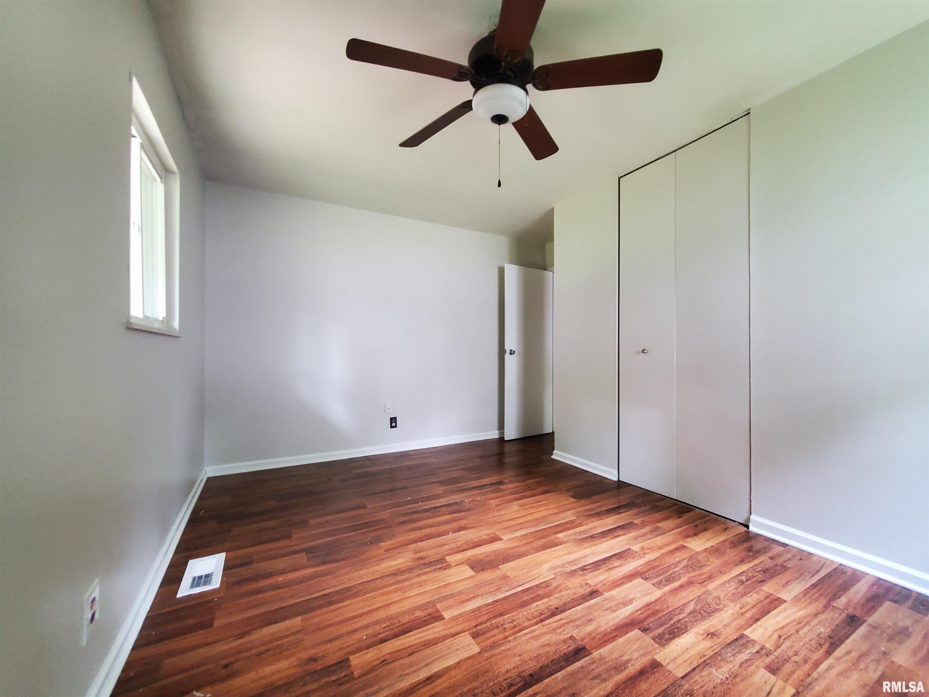 1027 W Laurel Street, Carbondale, Illinois image 10