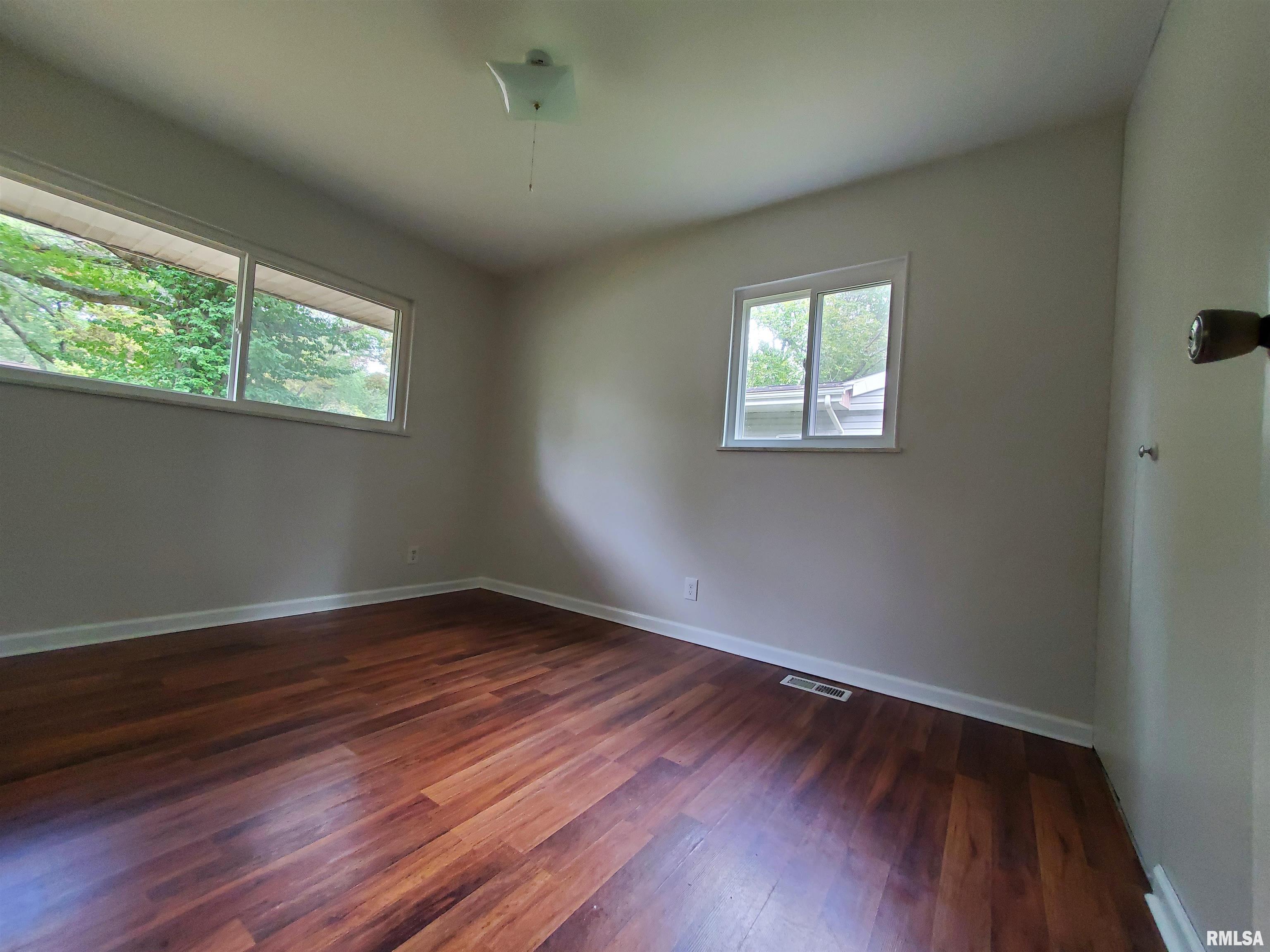 1027 W Laurel Street, Carbondale, Illinois image 9