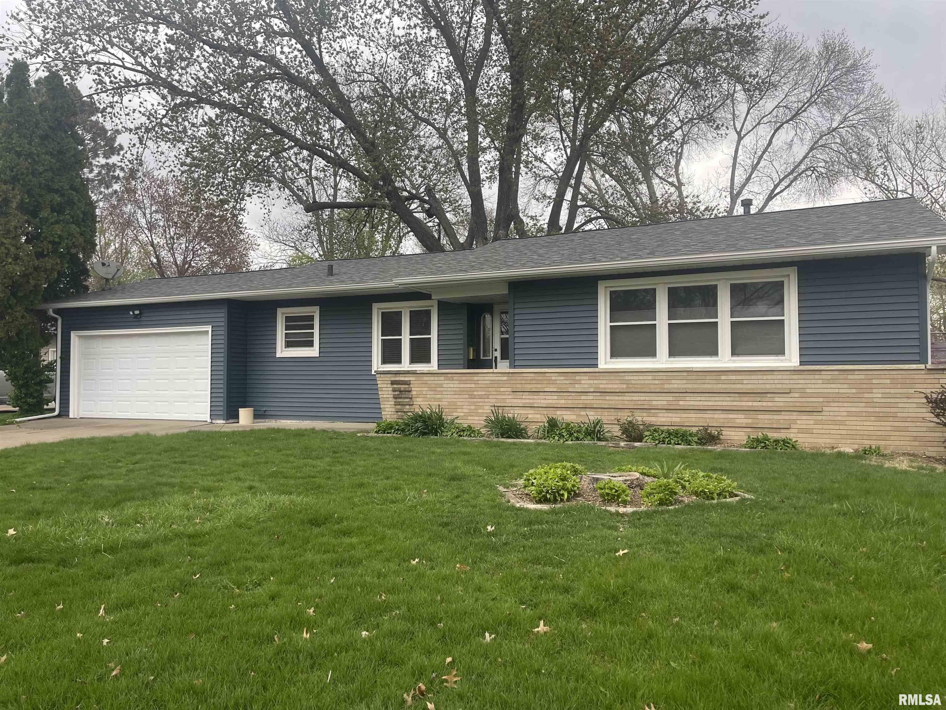 1725 Elmwood Lane, Bettendorf, Iowa image 1
