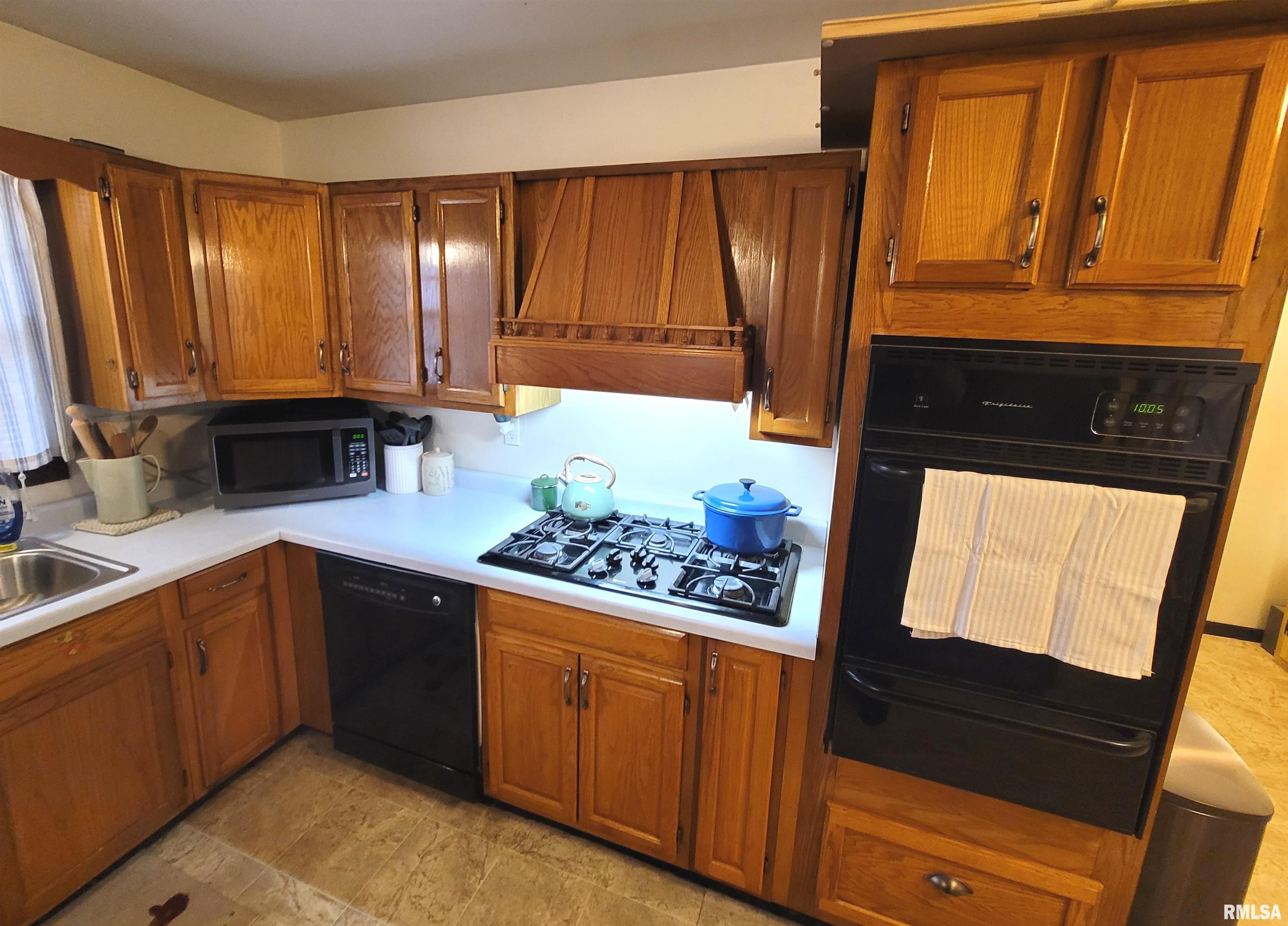 1579 Charleston Road, Salem, Illinois image 8
