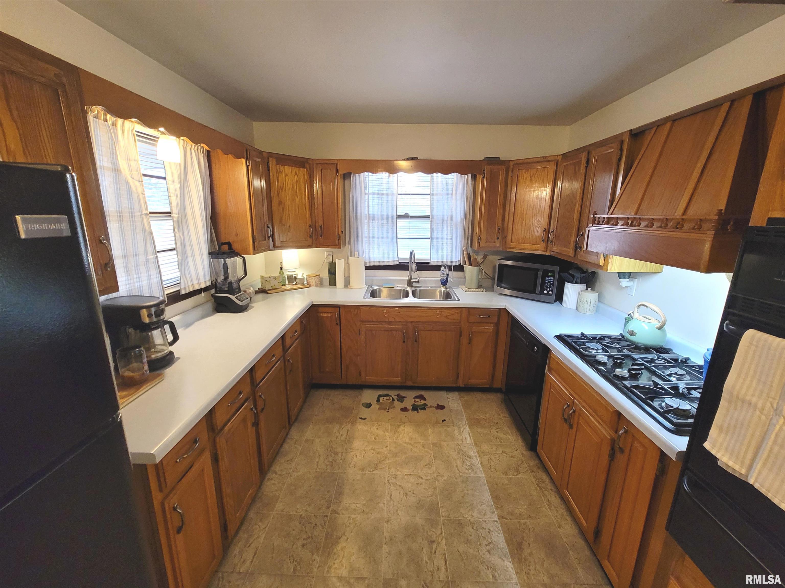 1579 Charleston Road, Salem, Illinois image 9