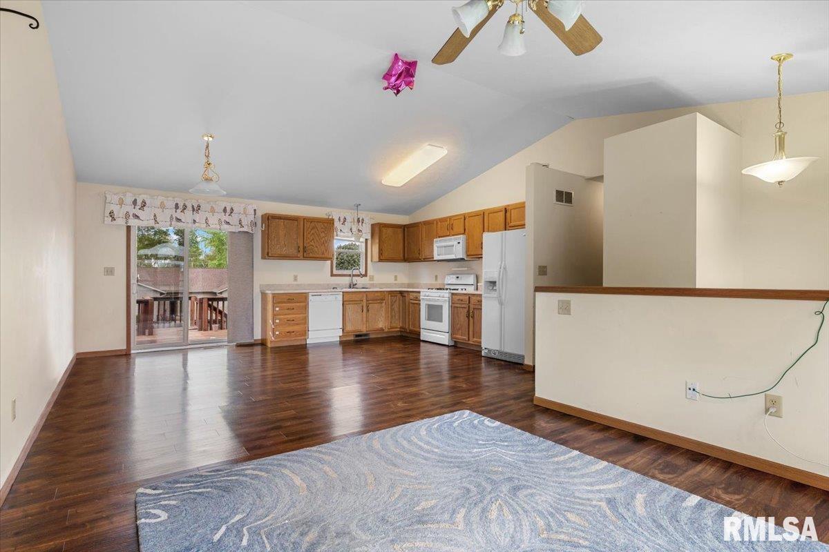 3058 Twin Lakes Drive, Springfield, Illinois image 3