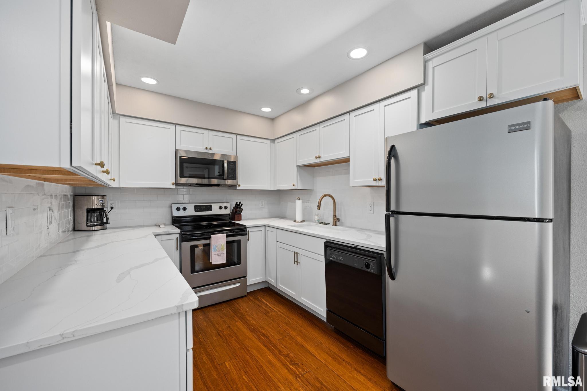 5111 W Arrowood Place #127, Peoria, Illinois image 8