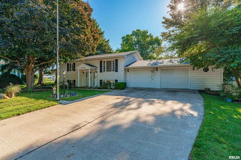 Homes For Sale - 230 White Avenue<br/> Lincoln, IL 62656