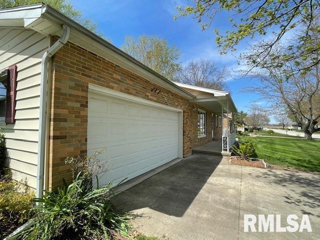 1137 Debbie Lane, Macomb, Illinois image 2