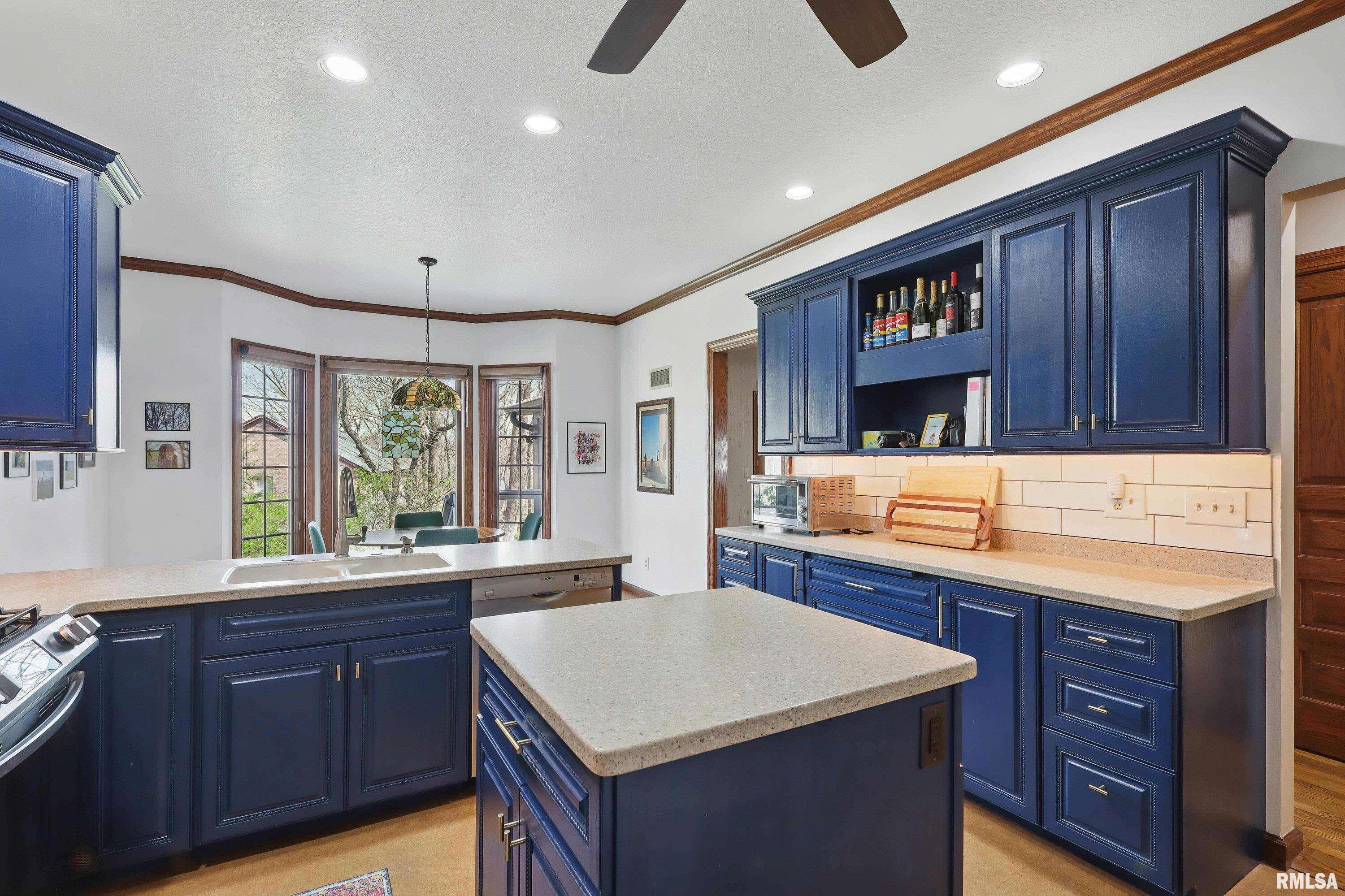 5544 Charter Oaks Drive, Bettendorf, Iowa image 27