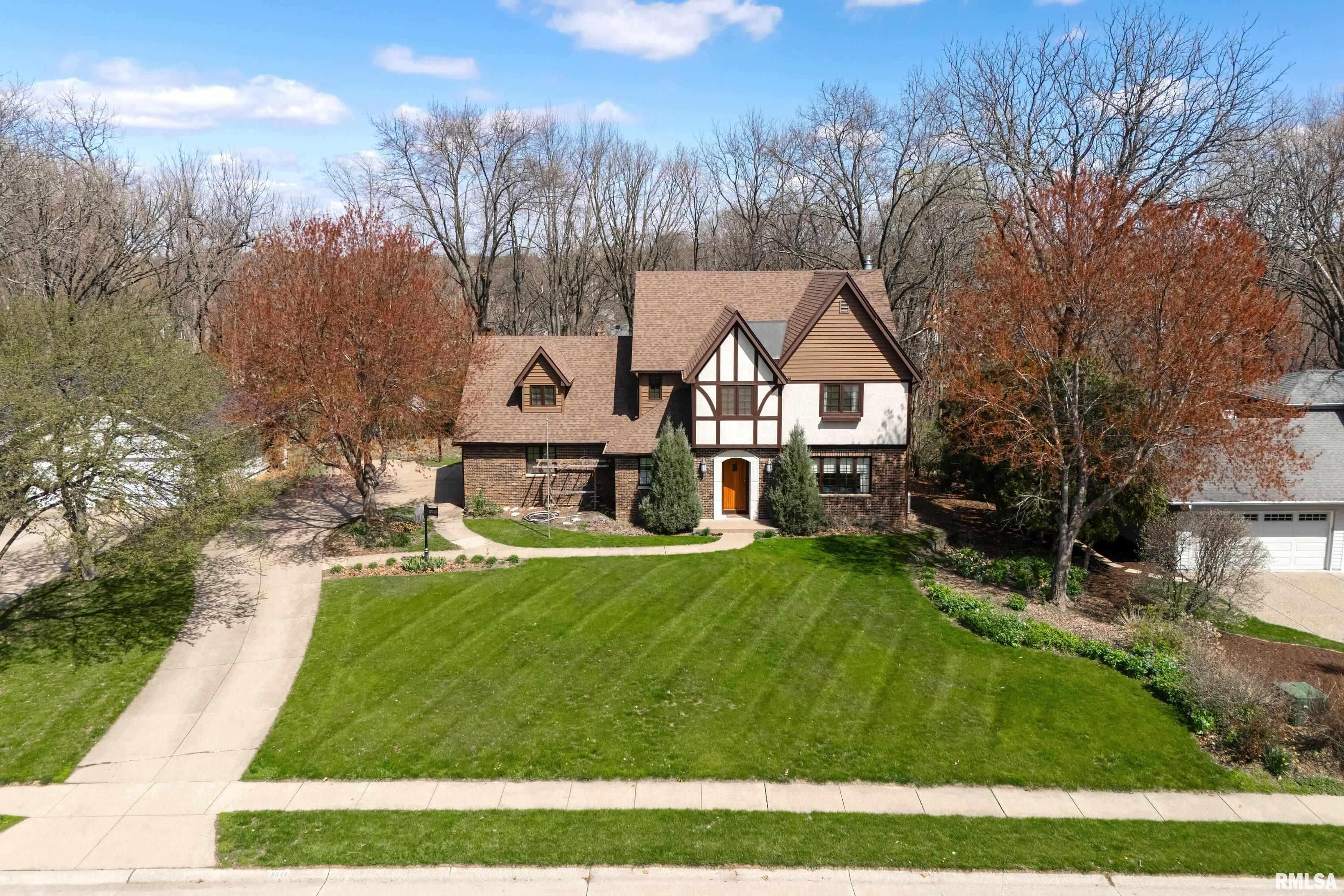 5544 Charter Oaks Drive, Bettendorf, Iowa image 2