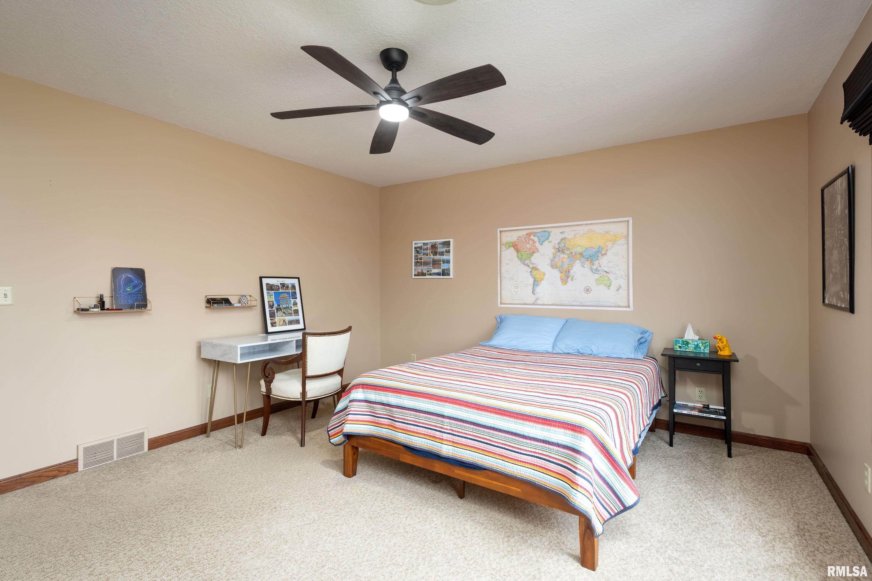 5544 Charter Oaks Drive, Bettendorf, Iowa image 34