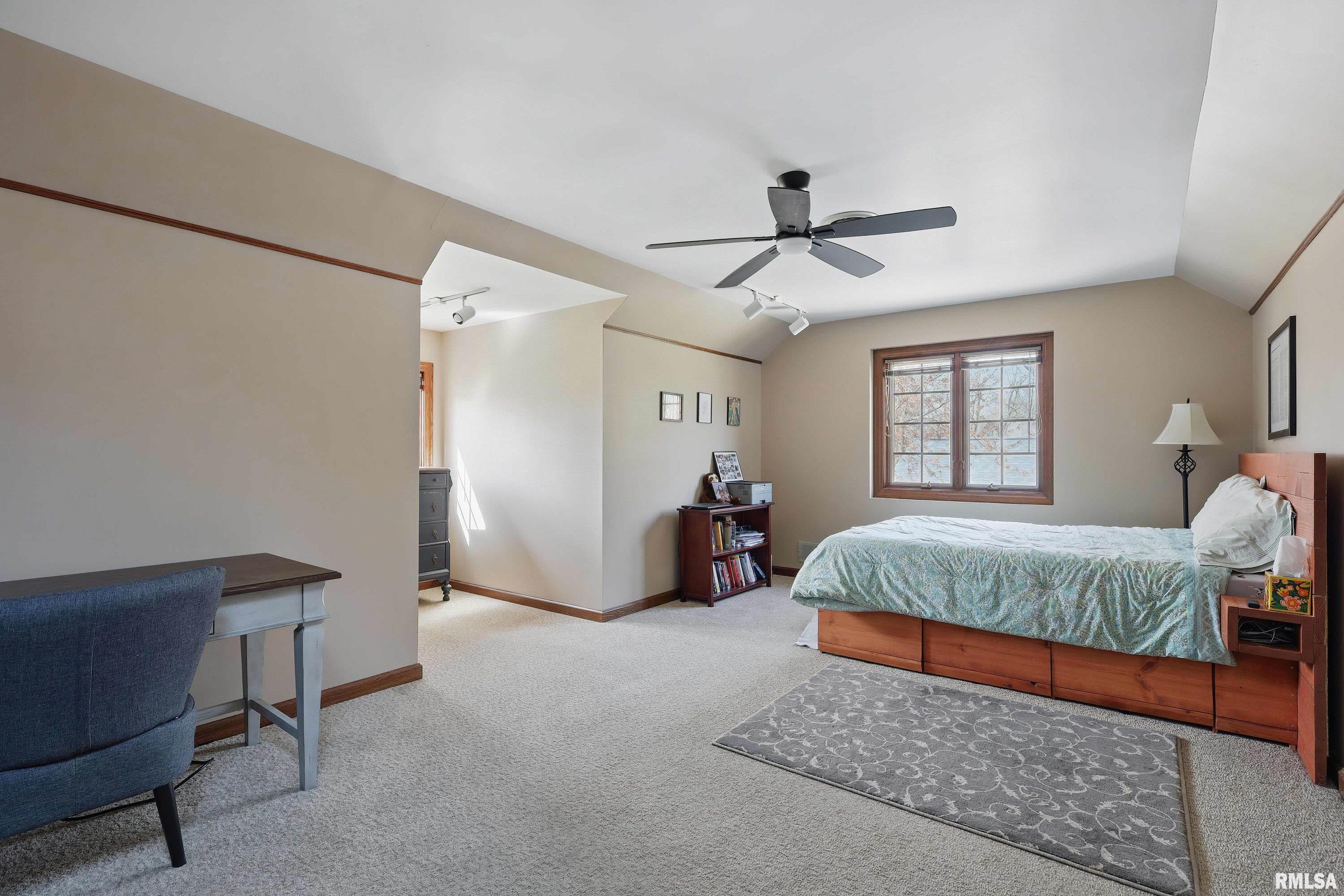 5544 Charter Oaks Drive, Bettendorf, Iowa image 38