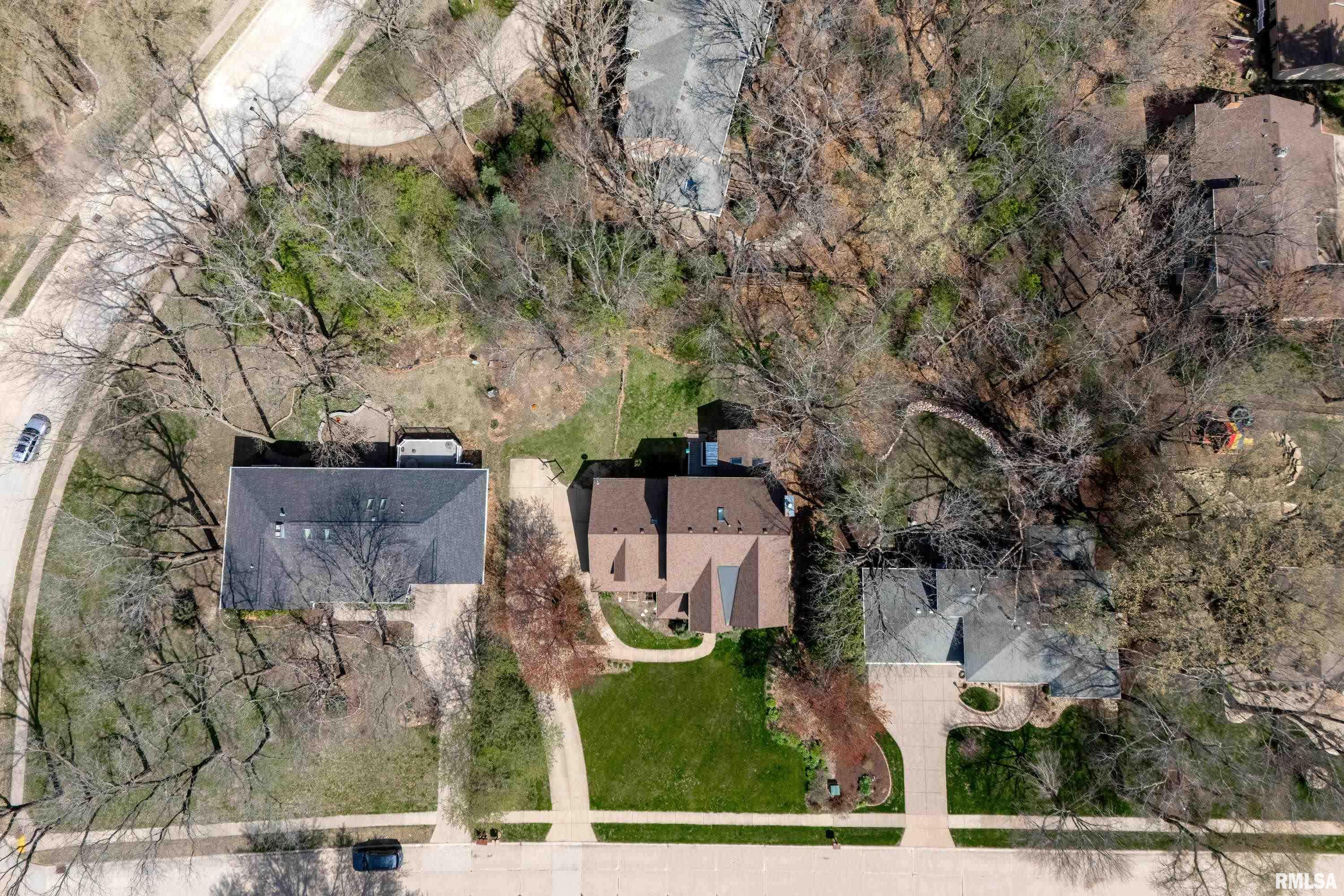 5544 Charter Oaks Drive, Bettendorf, Iowa image 4