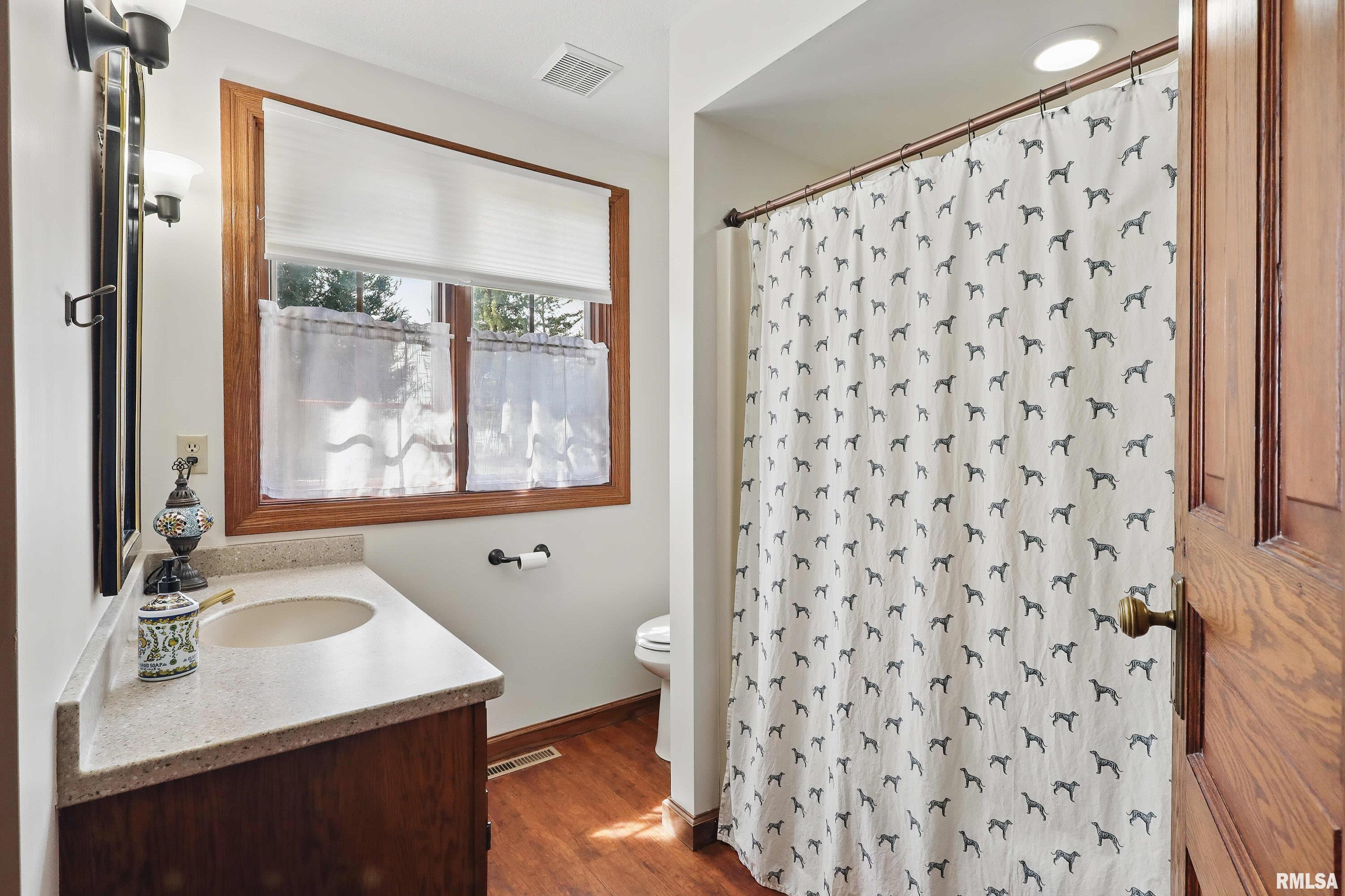 5544 Charter Oaks Drive, Bettendorf, Iowa image 12