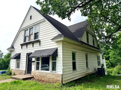 Photo of 105 E SPRING Street, Anna, IL 62906 (MLS # PA1266013)