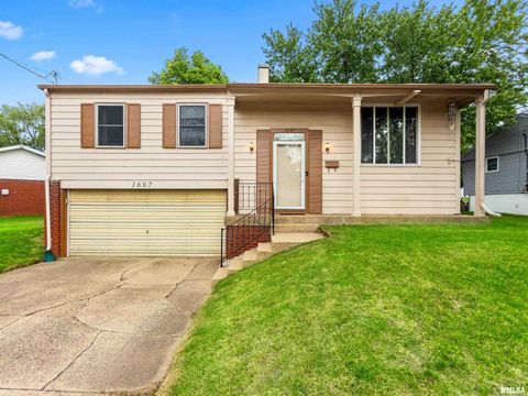 Photo of 1607 MEMORIAL Drive, Pekin, IL 61554 (MLS # PA1266148)