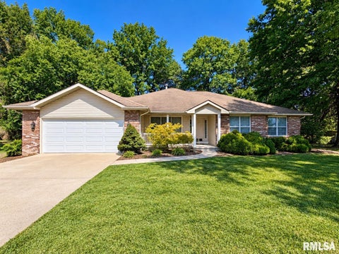 Homes For Sale - 1505 W Brewster Road<br/> Williamson County, Herrin, IL 62948