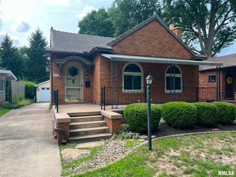 Homes For Sale - 632 Lincoln Drive<br/> Mcdonough County, Macomb, IL 61455