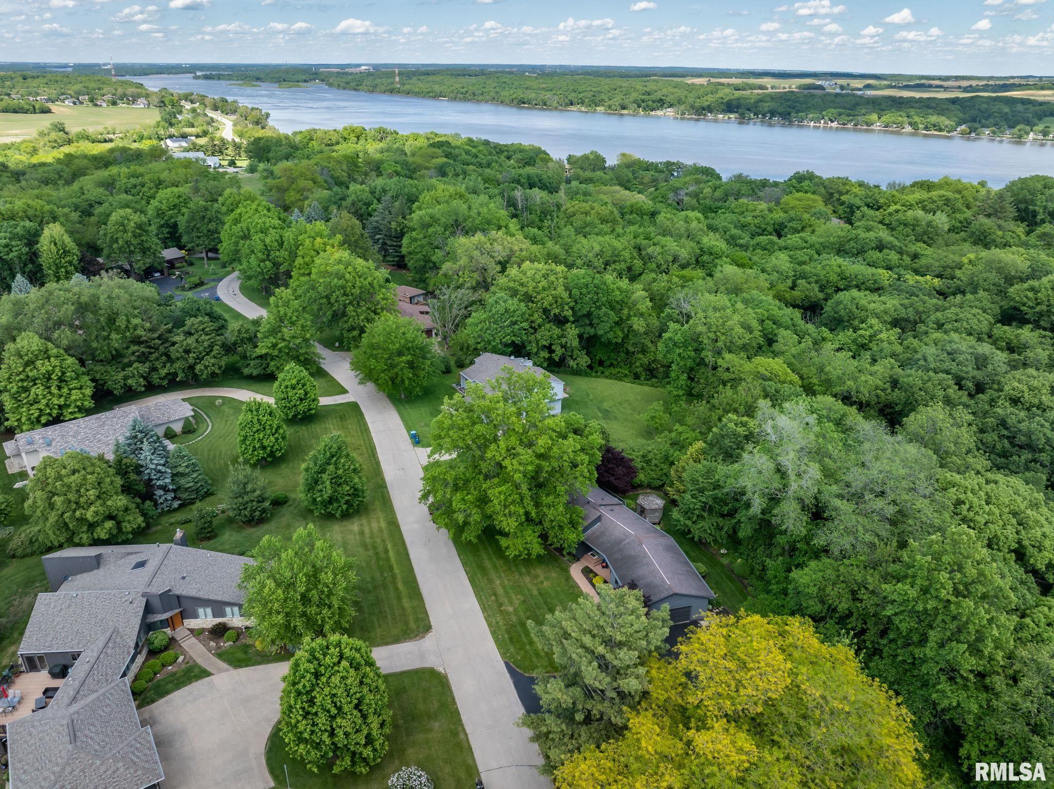 28013 230th Street, Le Claire, Iowa image 46