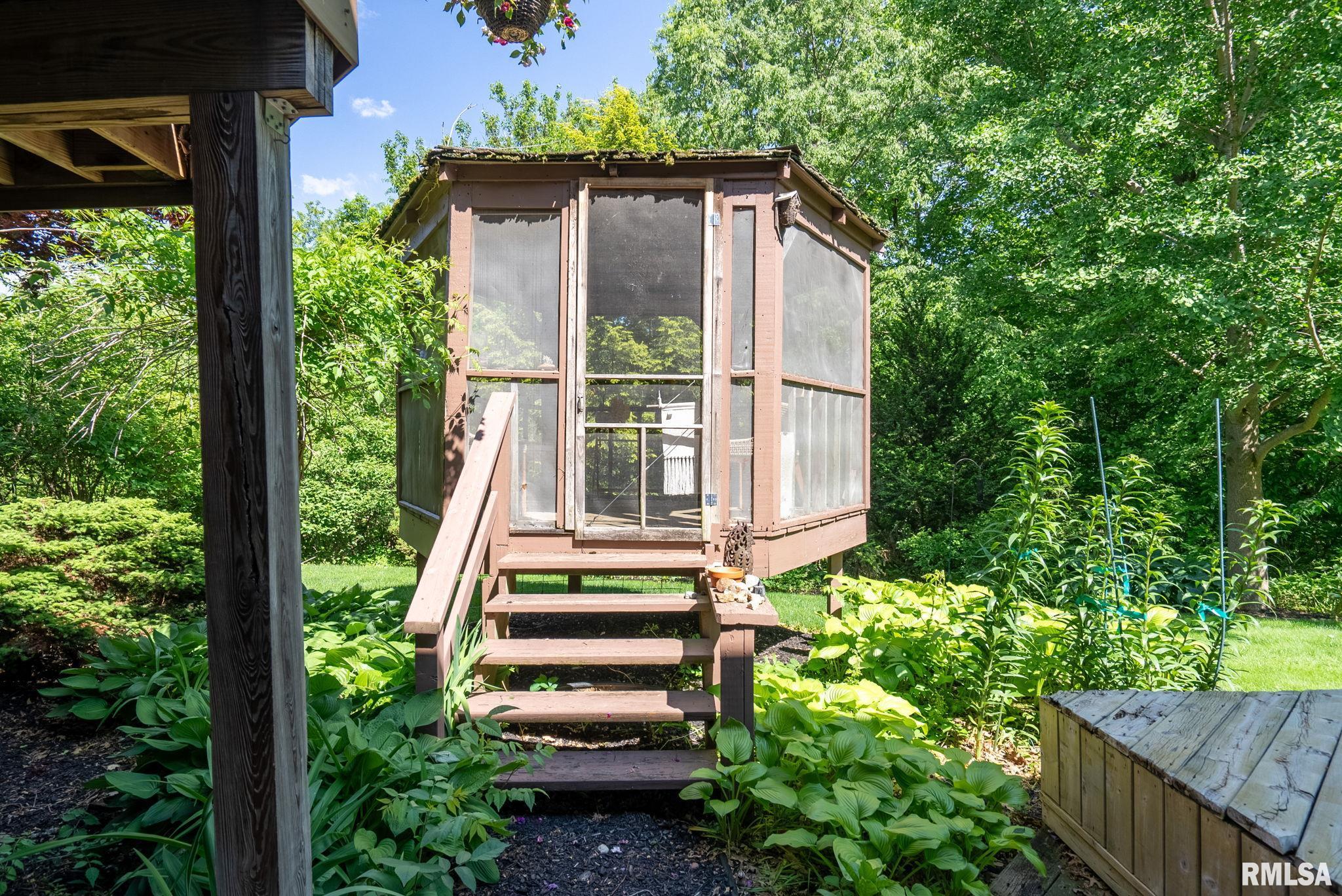 28013 230th Street, Le Claire, Iowa image 37