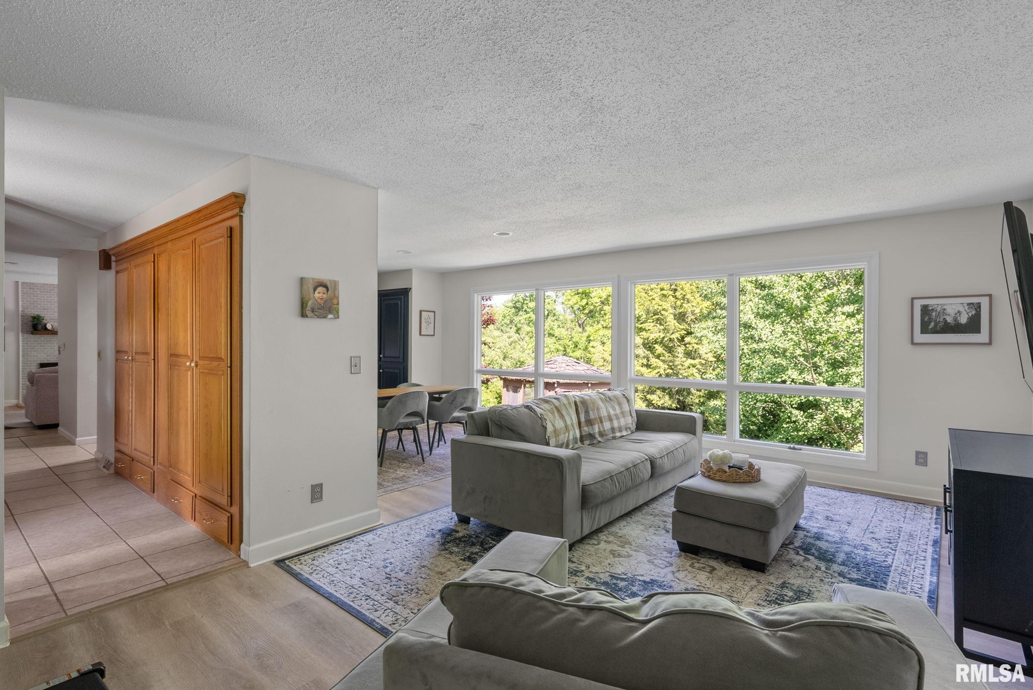 28013 230th Street, Le Claire, Iowa image 20