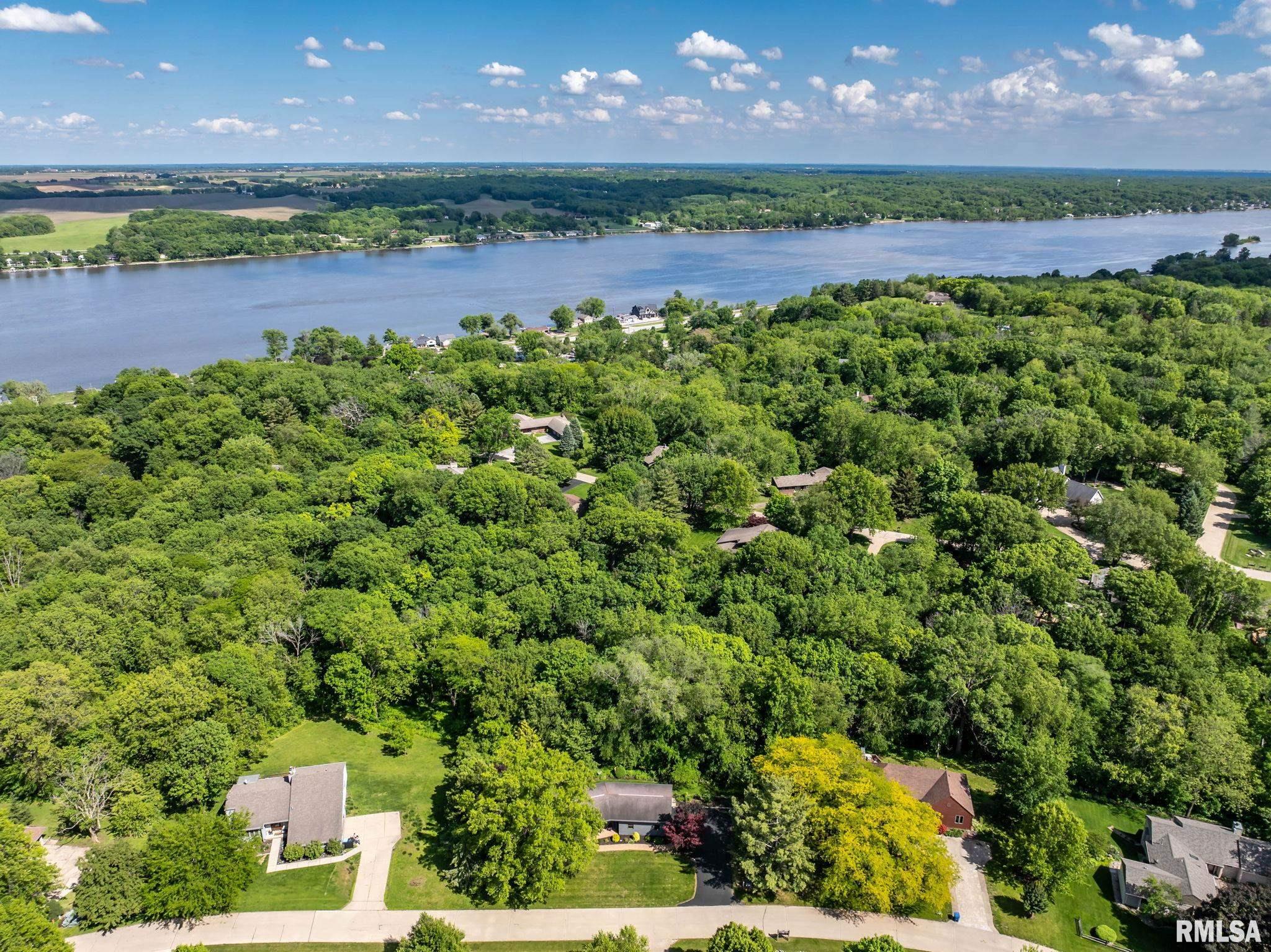28013 230th Street, Le Claire, Iowa image 48