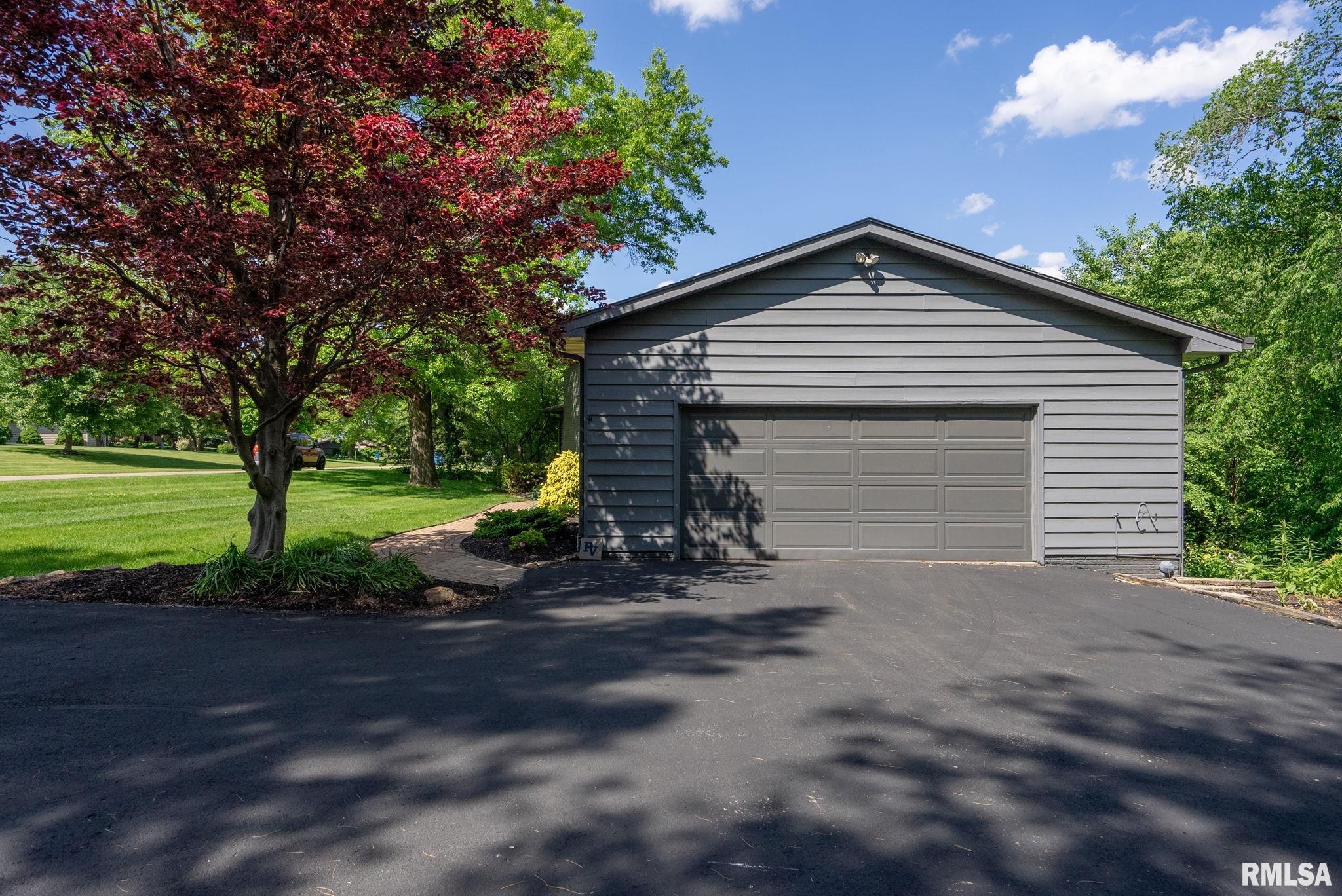 28013 230th Street, Le Claire, Iowa image 33