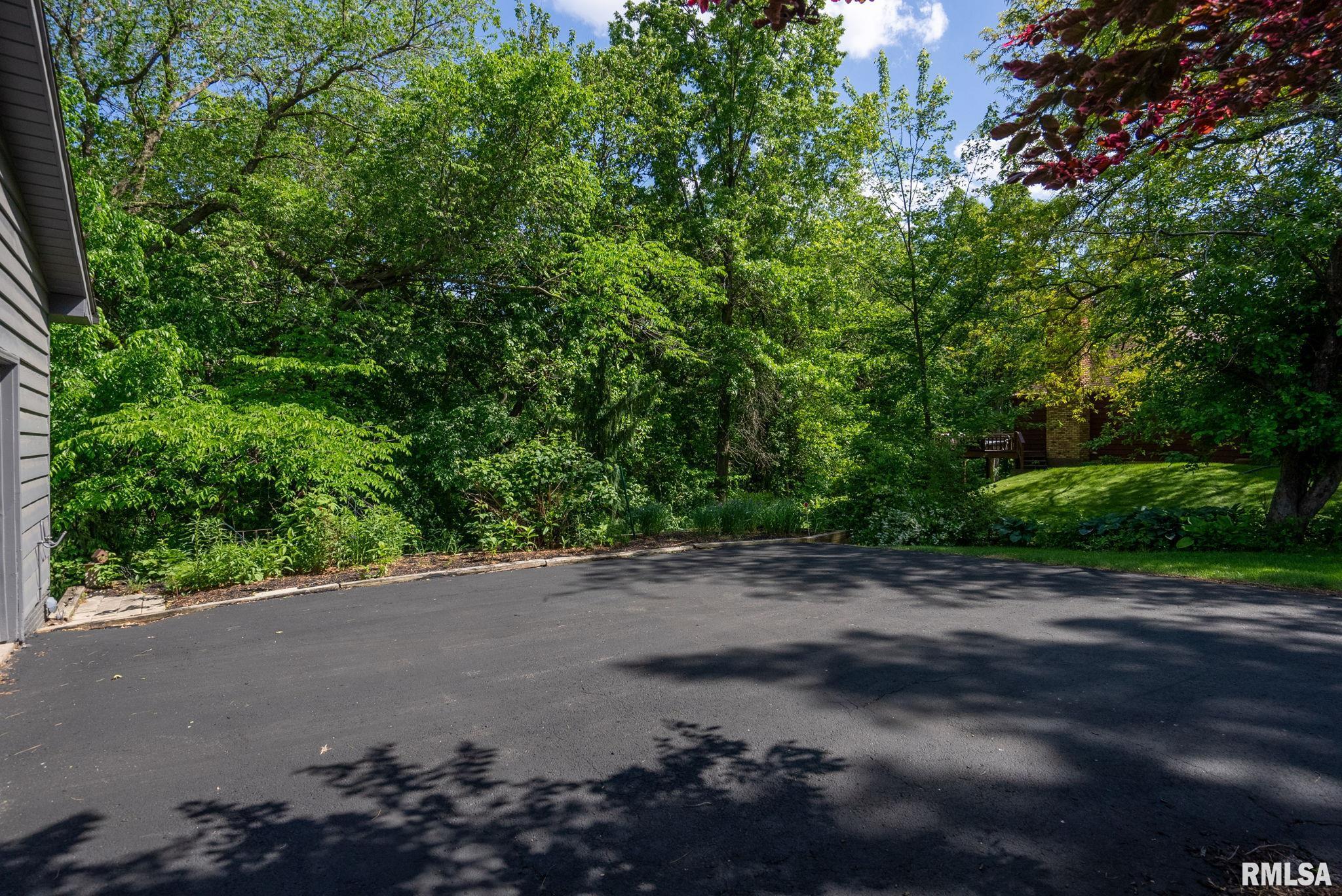 28013 230th Street, Le Claire, Iowa image 32