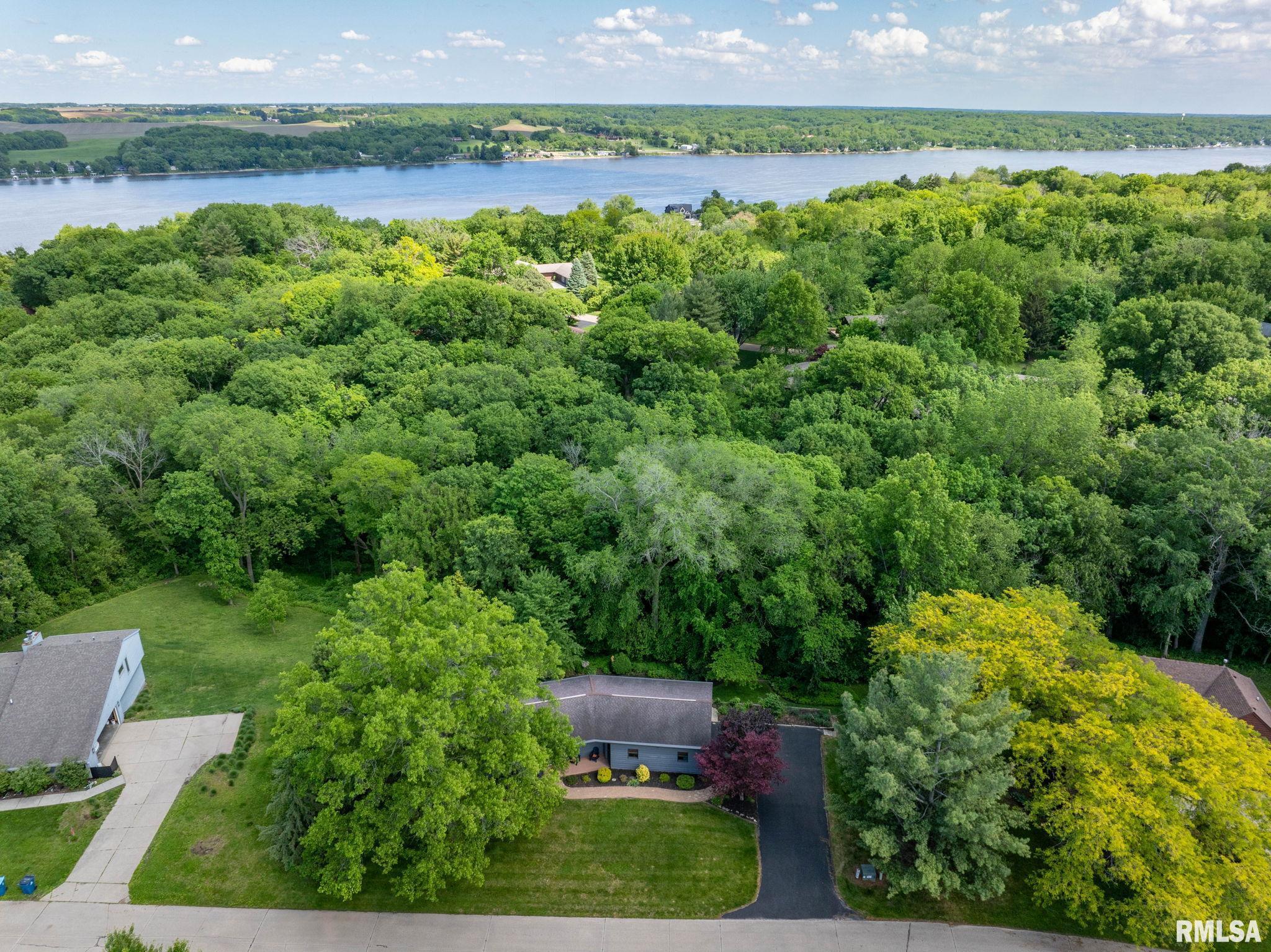 28013 230th Street, Le Claire, Iowa image 2