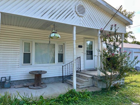 Homes For Sale - 105 Kentucky Street<br/> Cambria, IL 62915