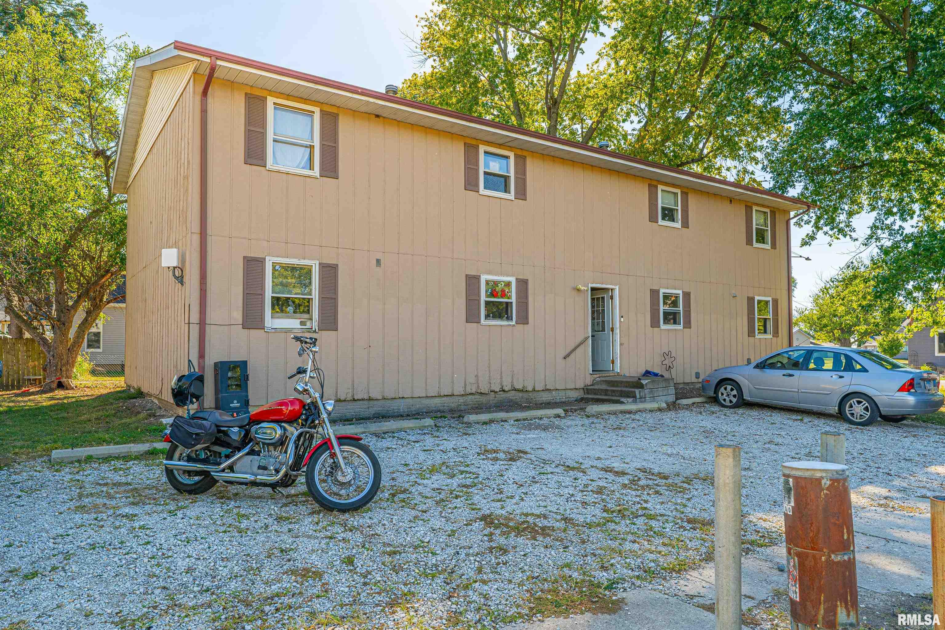 102 E 8TH Street