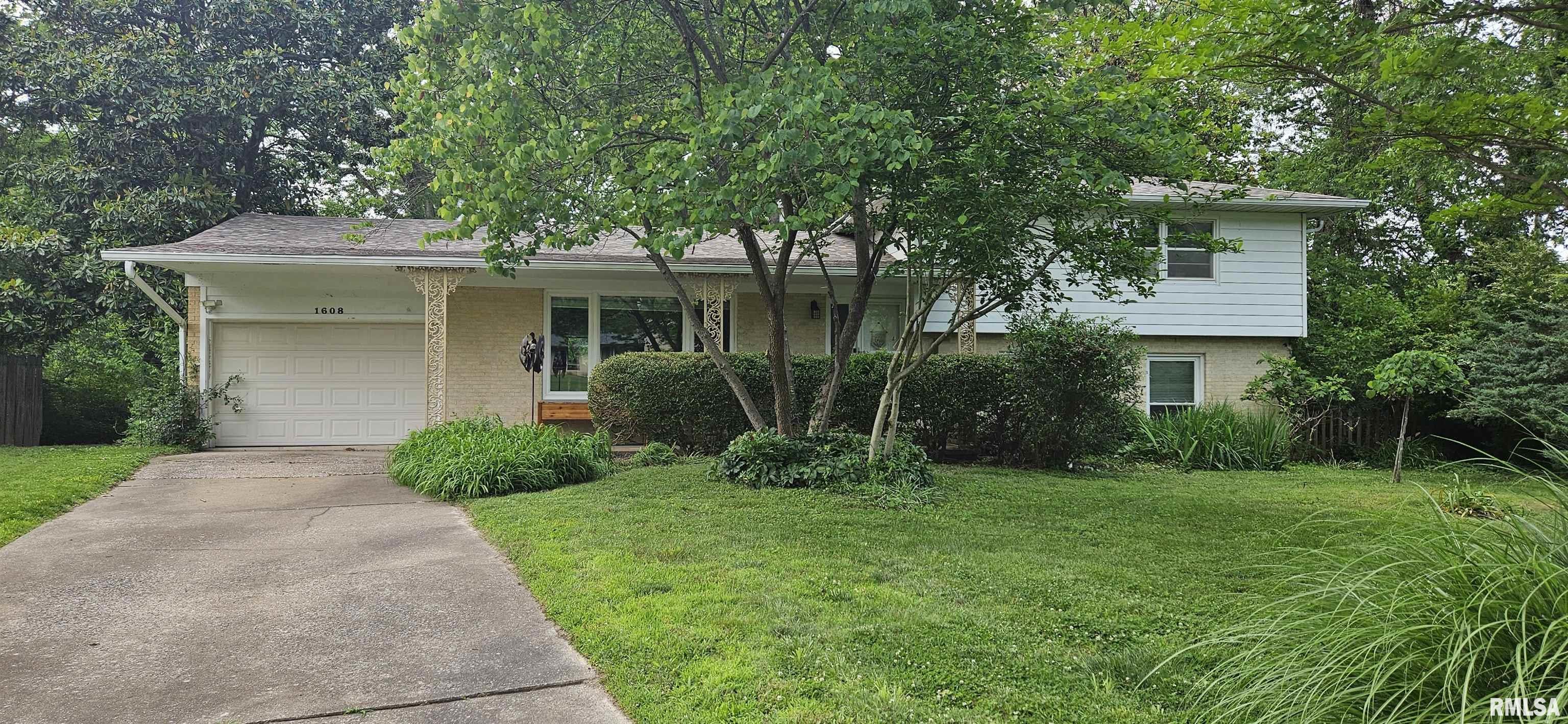 1608 W Briarwood Drive, Carbondale, Illinois image 1