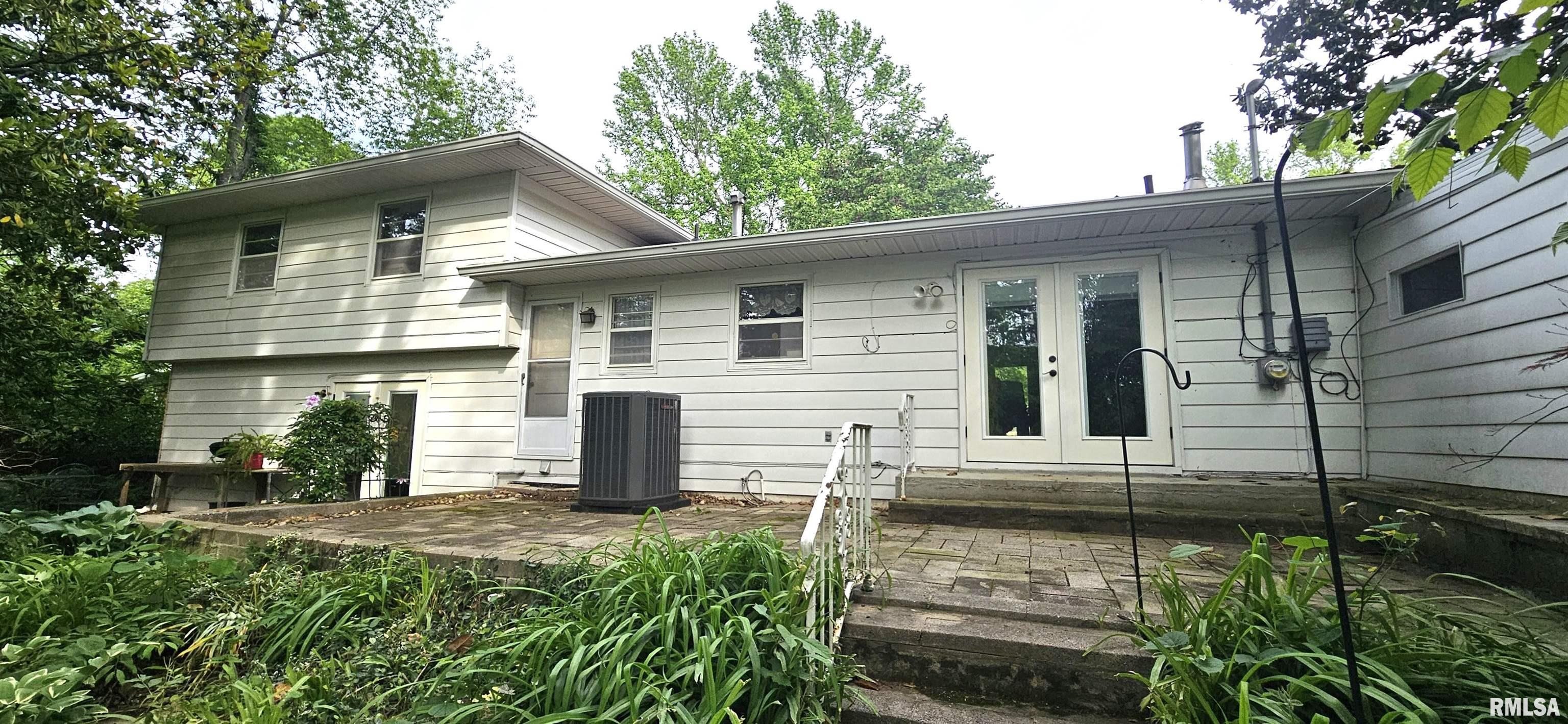 1608 W Briarwood Drive, Carbondale, Illinois image 8