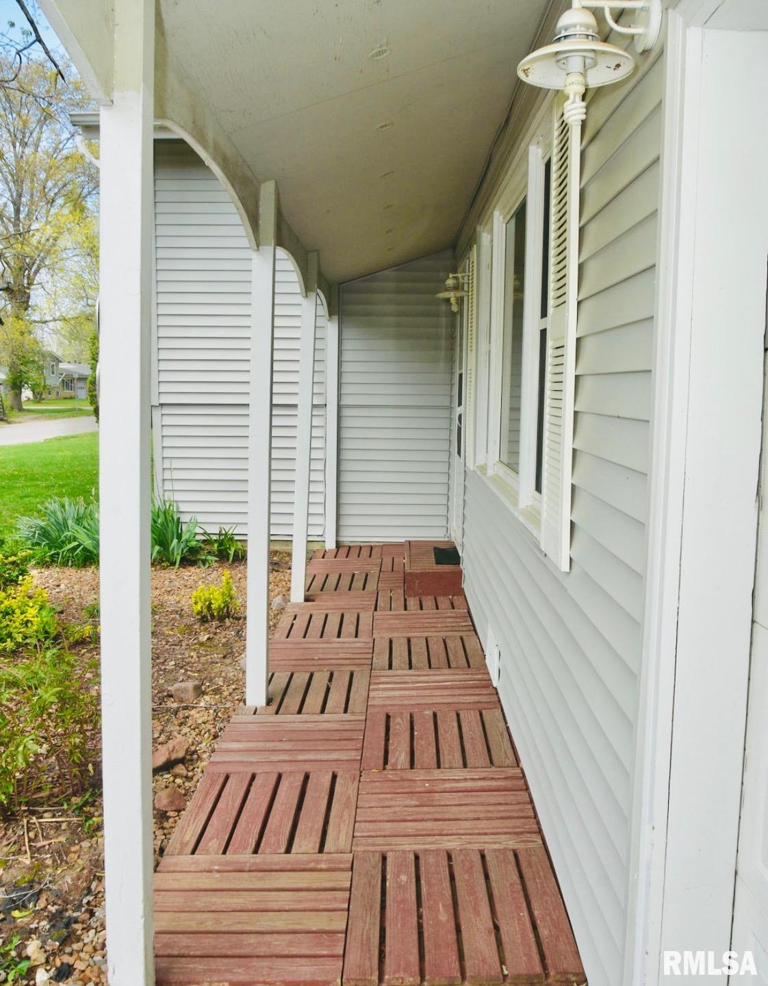 1001 S Emerald Lane, Carbondale, Illinois image 3