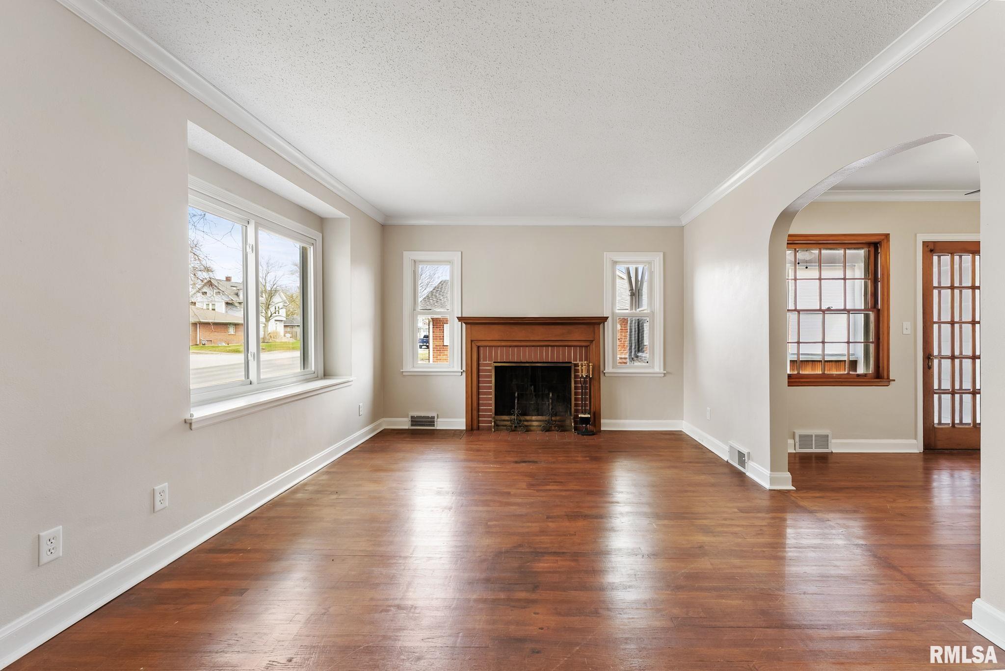 2615 E Locust Street, Davenport, Iowa image 9