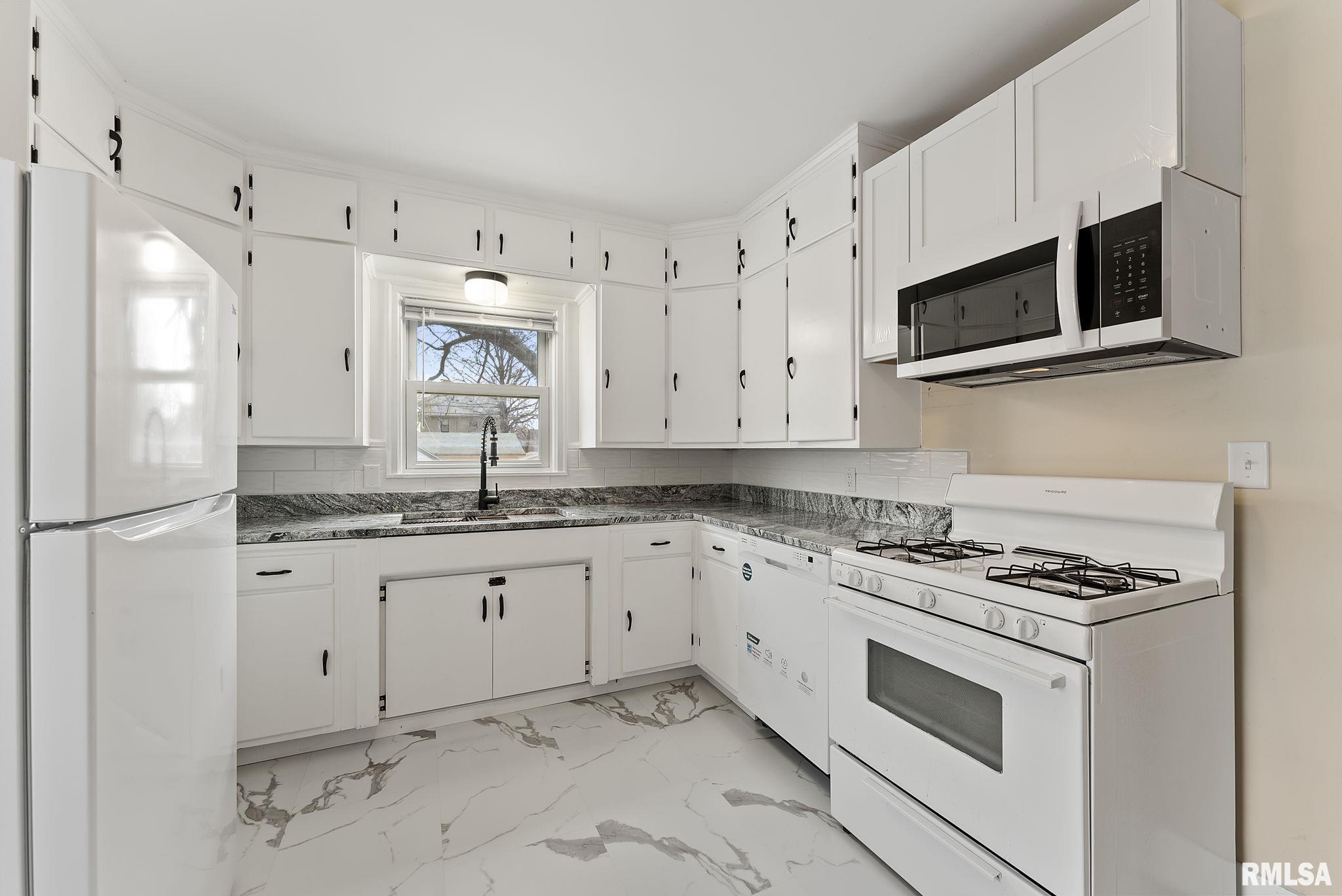 2615 E Locust Street, Davenport, Iowa image 3