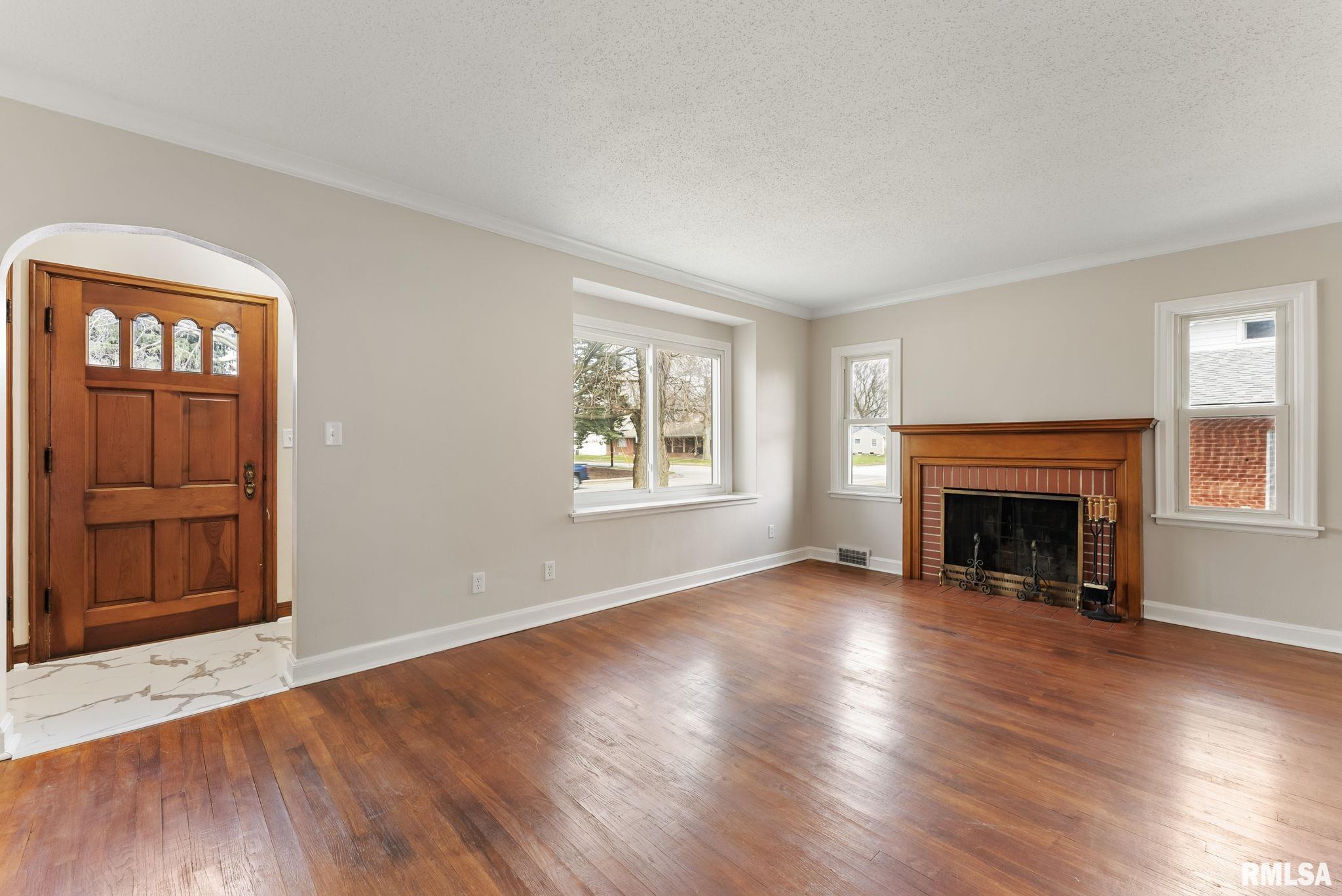 2615 E Locust Street, Davenport, Iowa image 11