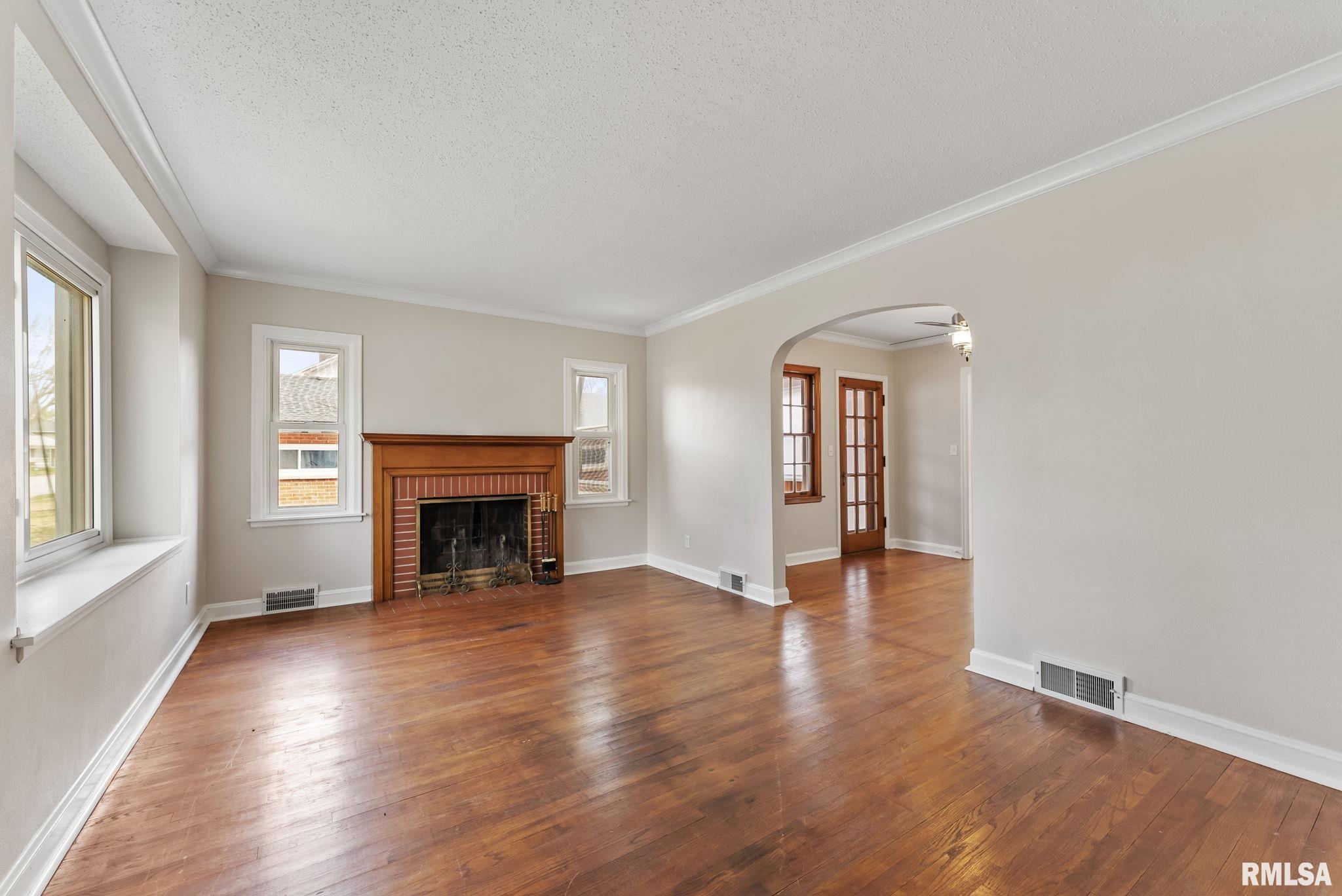2615 E Locust Street, Davenport, Iowa image 10