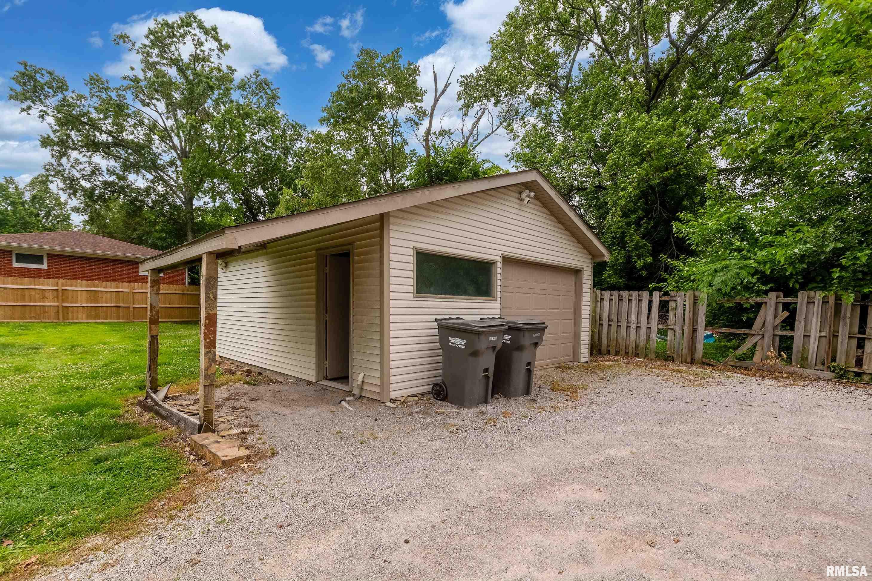 611 E Grand Avenue, Carterville, Illinois image 33