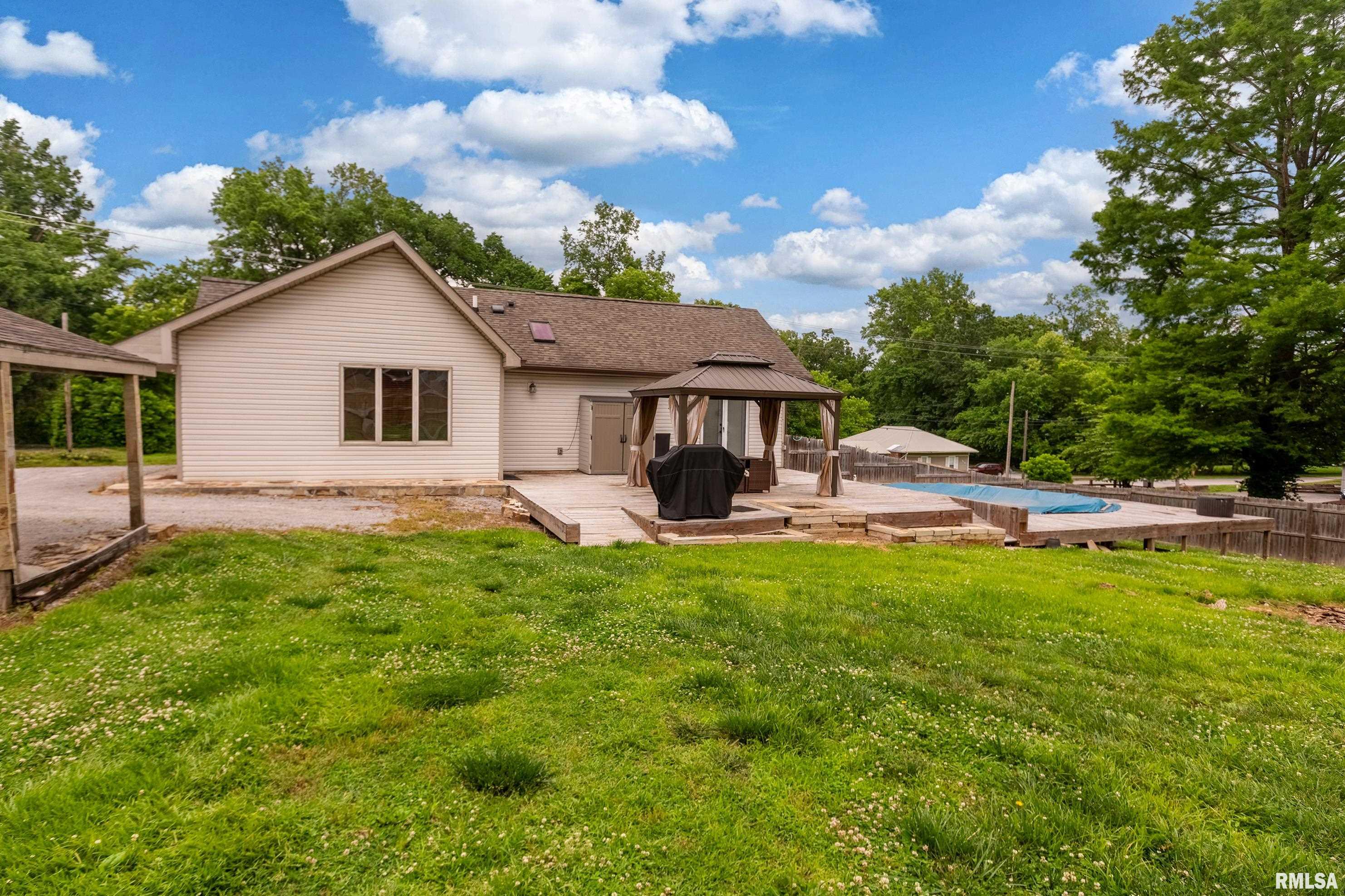 611 E Grand Avenue, Carterville, Illinois image 27