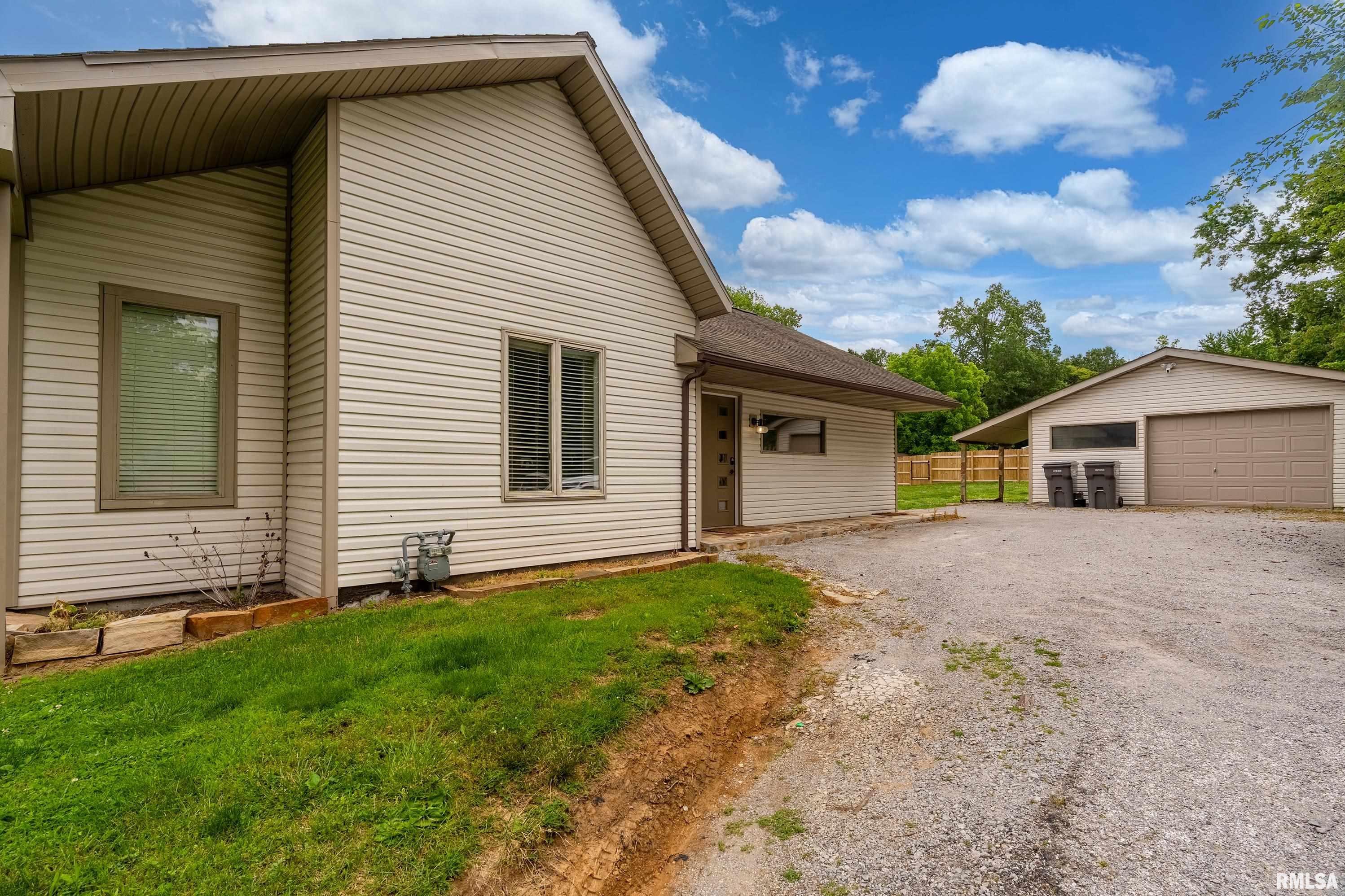 611 E Grand Avenue, Carterville, Illinois image 1